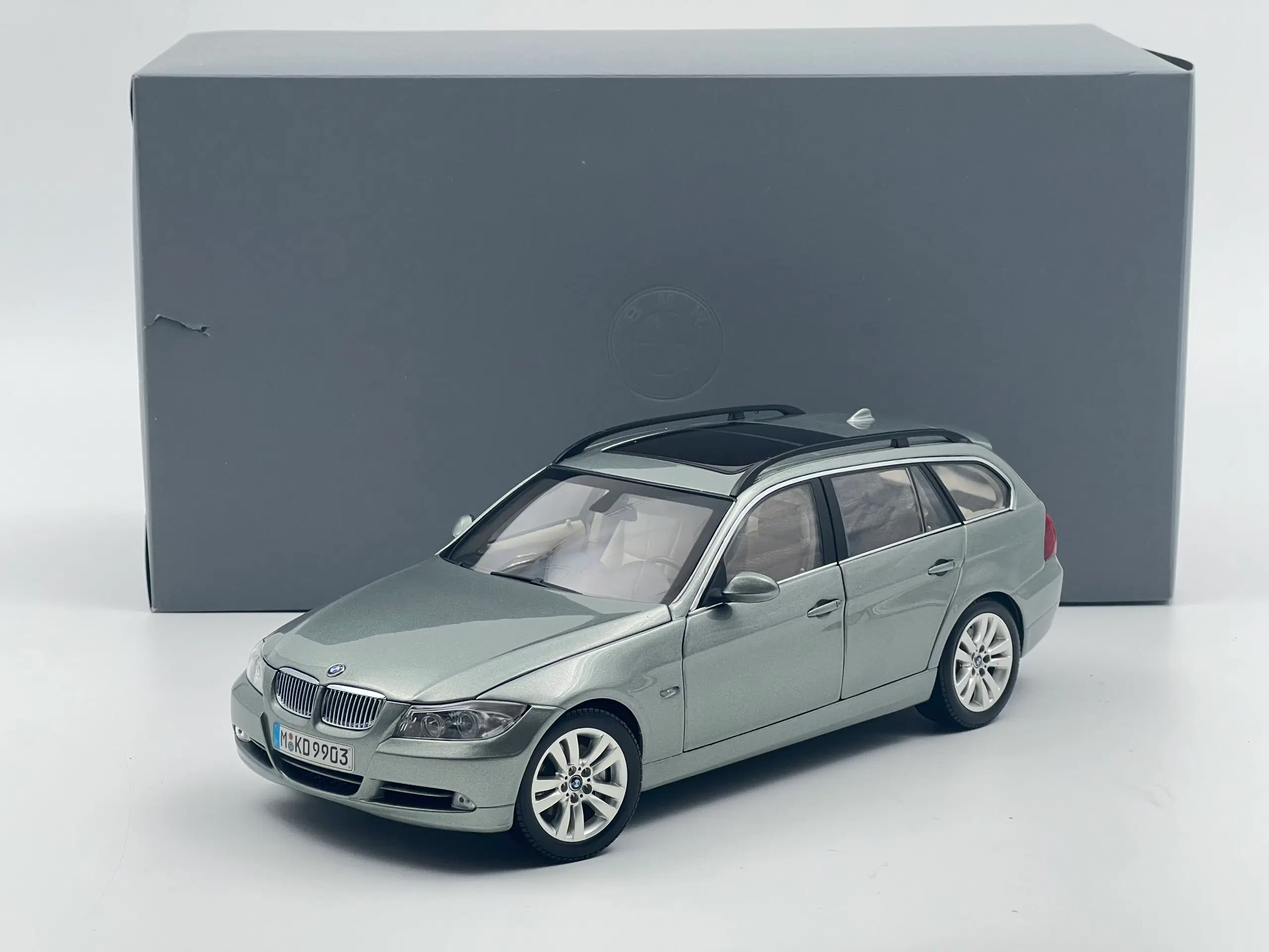 2005 BMW 330i Touring E91 - KYOSHO - 1:18