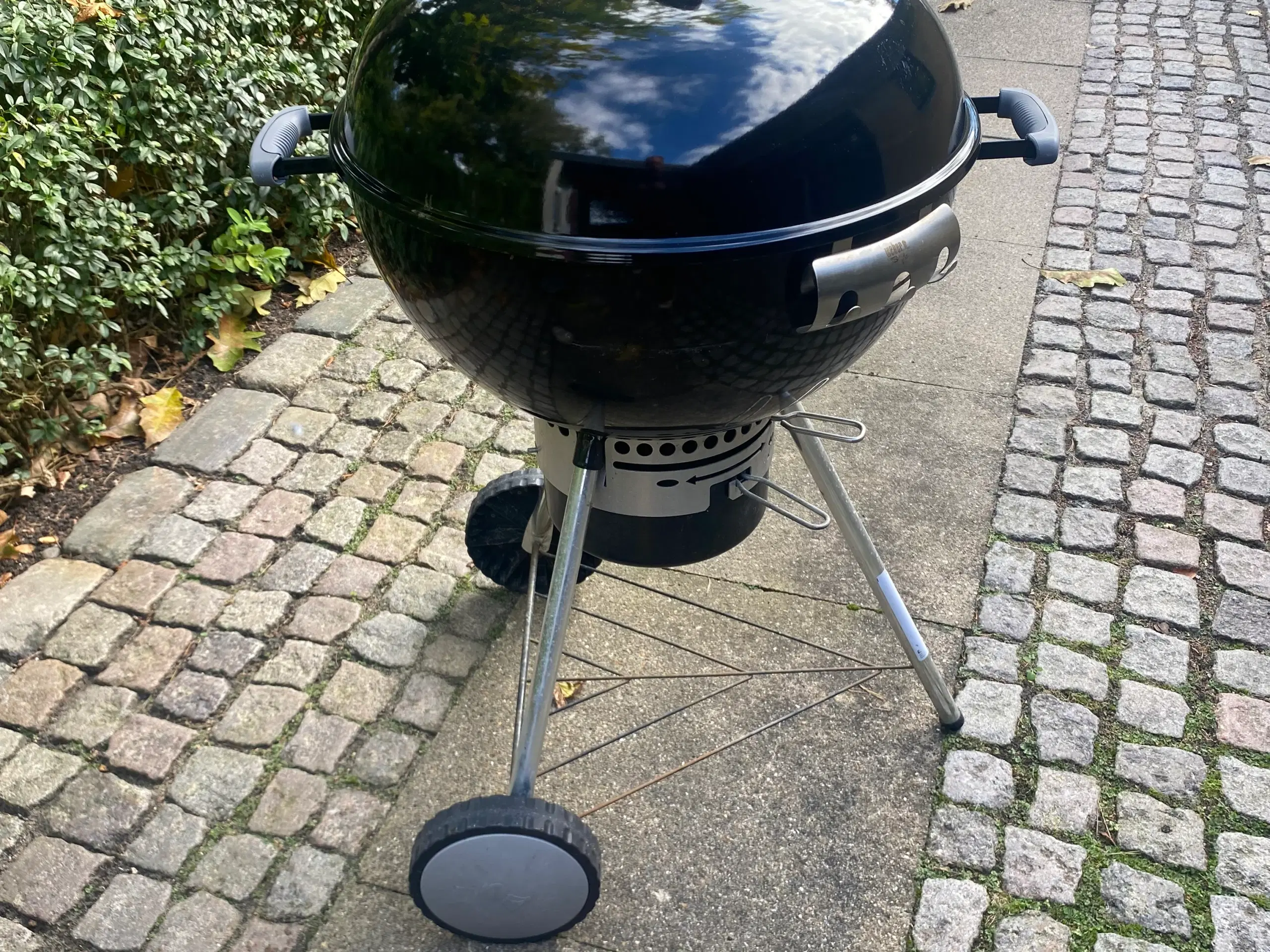 Meget velholdt Weber kuglegrill 57cm