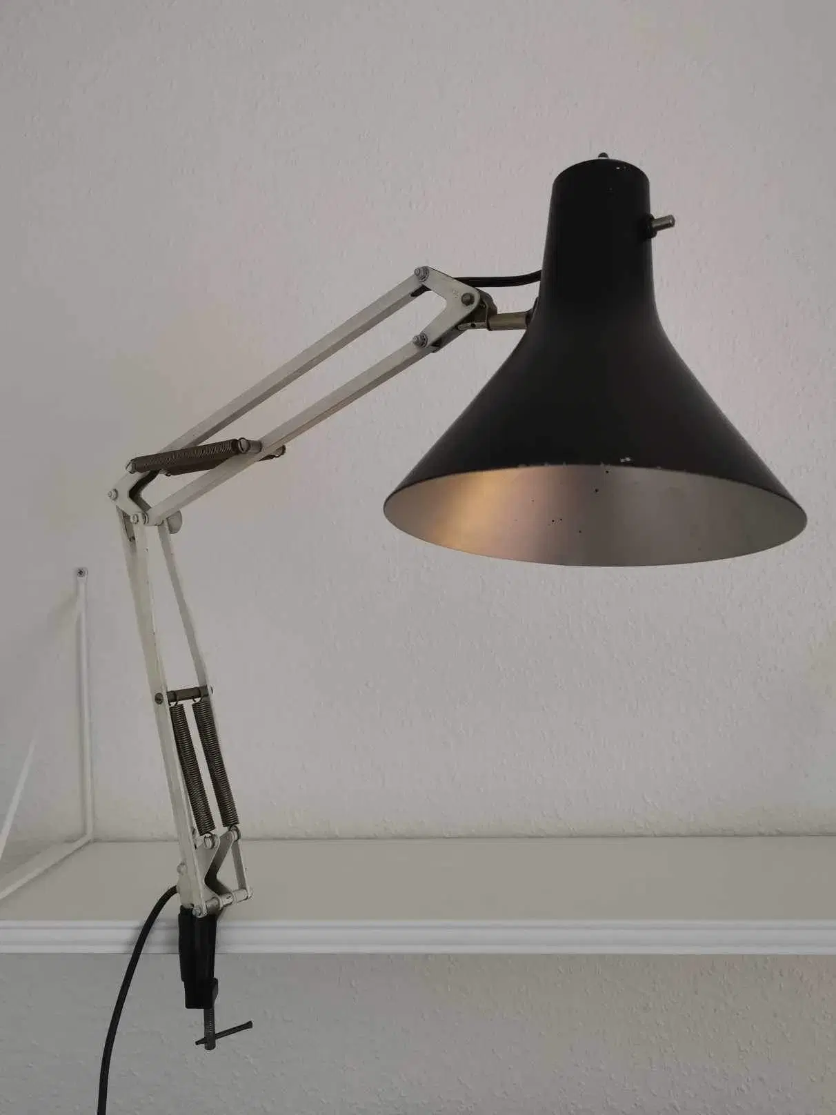 Arkitektlampe med sort skærm