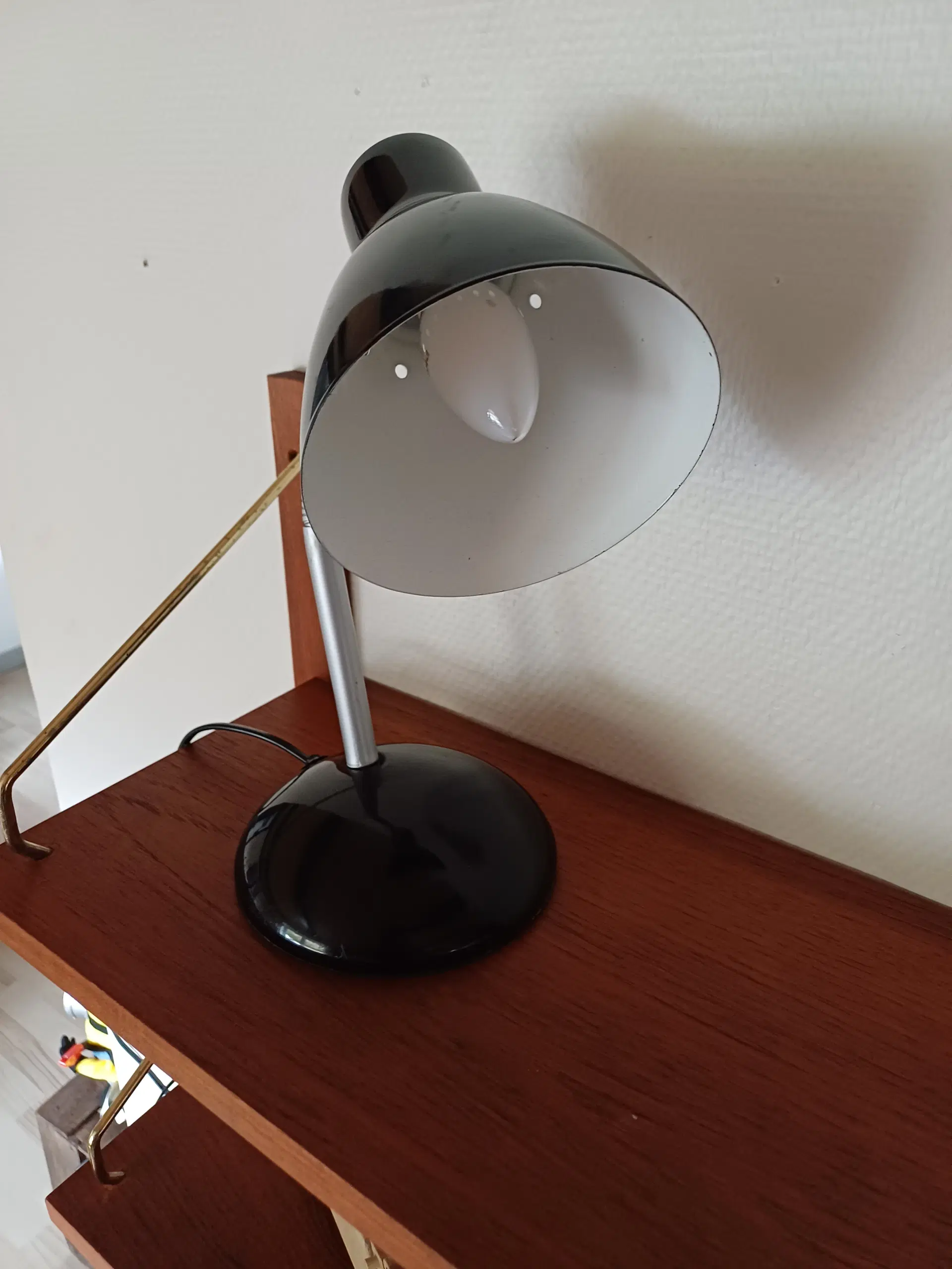 Spændende og flot bordlampe