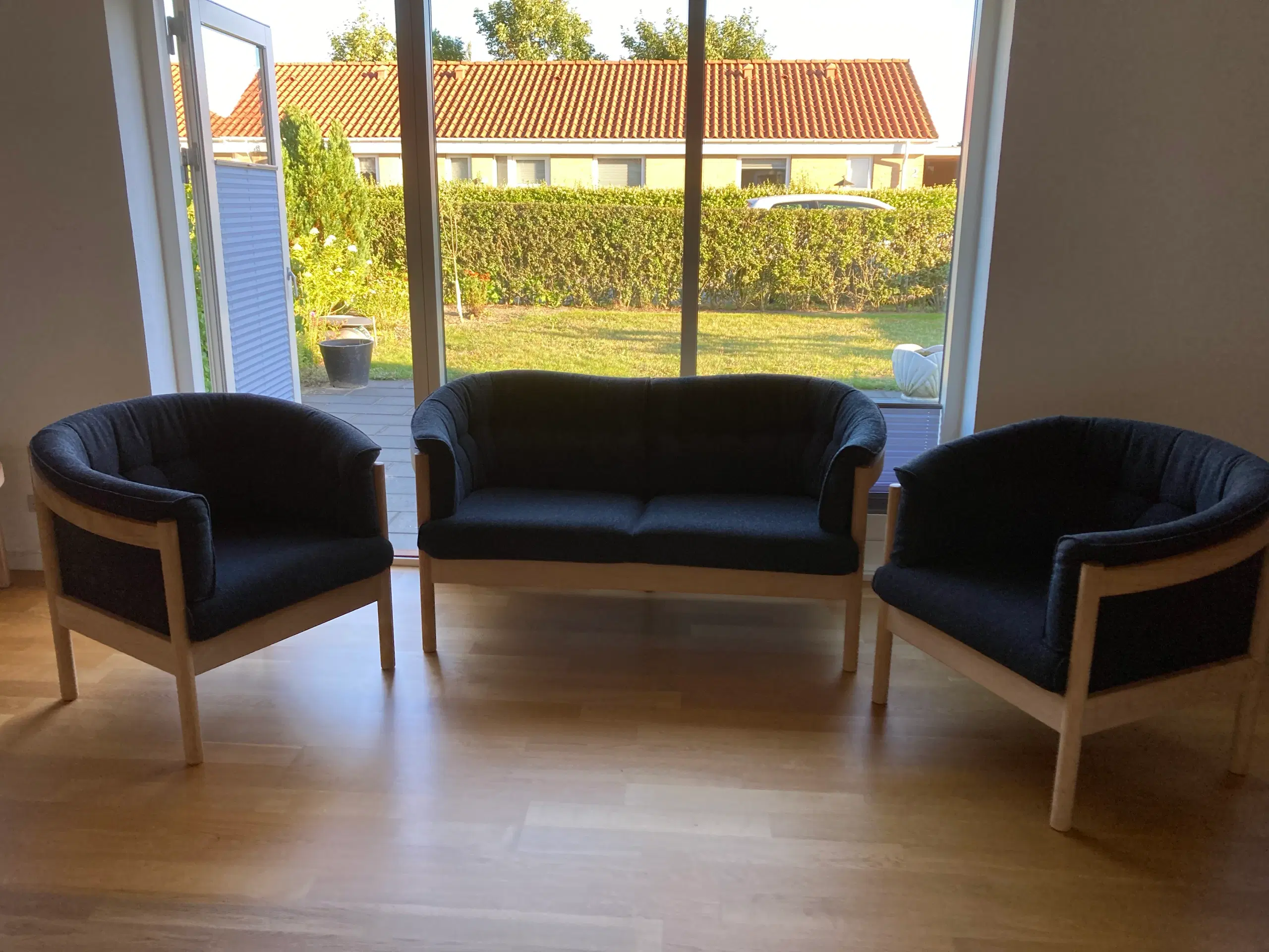 Nielaus 2 personers sofa og 2 lænestole sælges