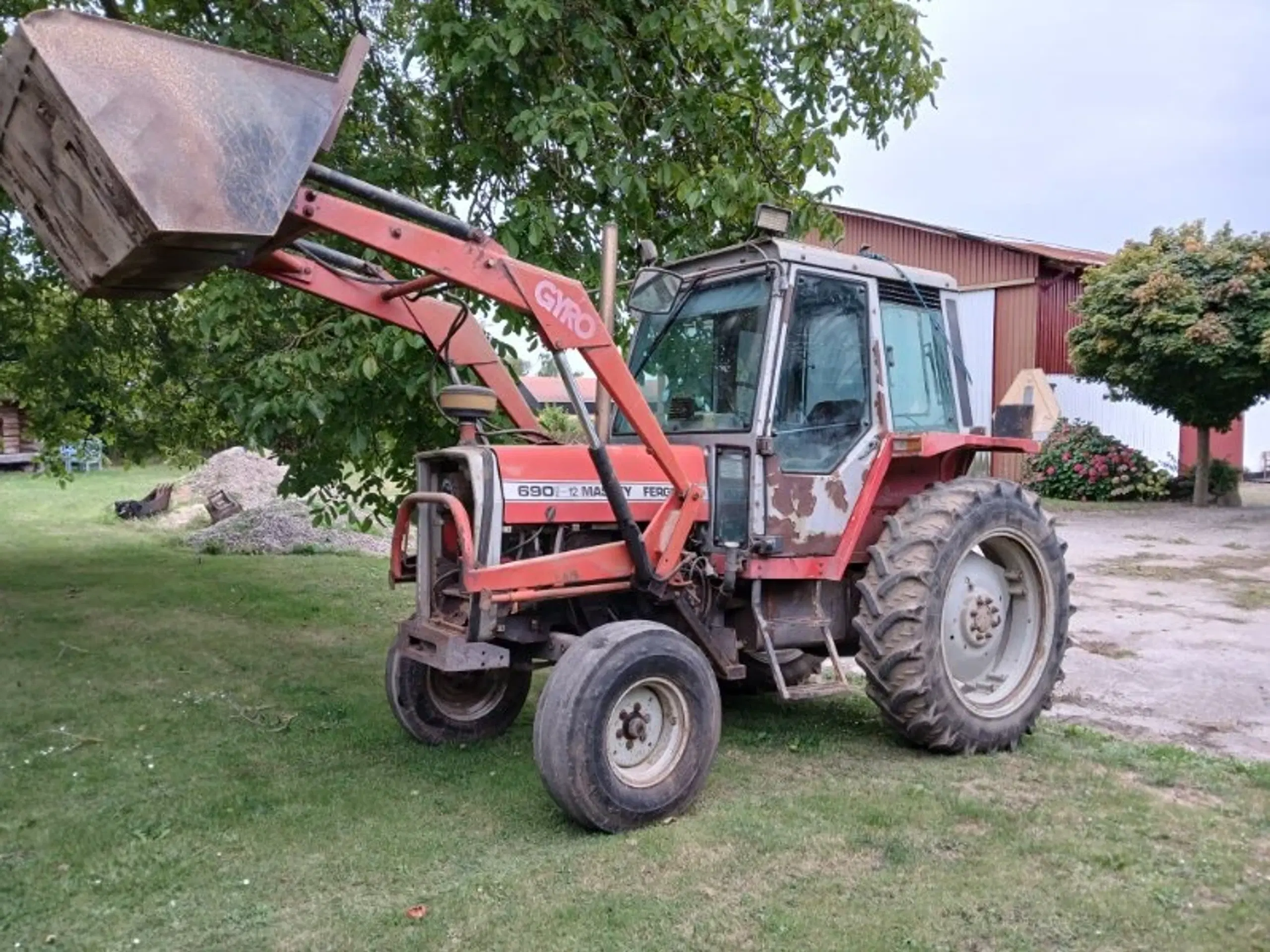 Traktor Massey ferguson 690