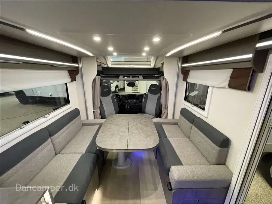 2020 - Chausson 640 Titanium   Anvisningsbil Lounge siddegruppe dobbeltseng populær model  170Hk  6-trins automatgear yderst rummelig