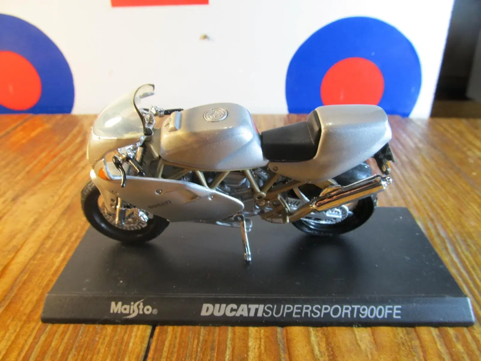 Modelmotorcykel skala 1:18