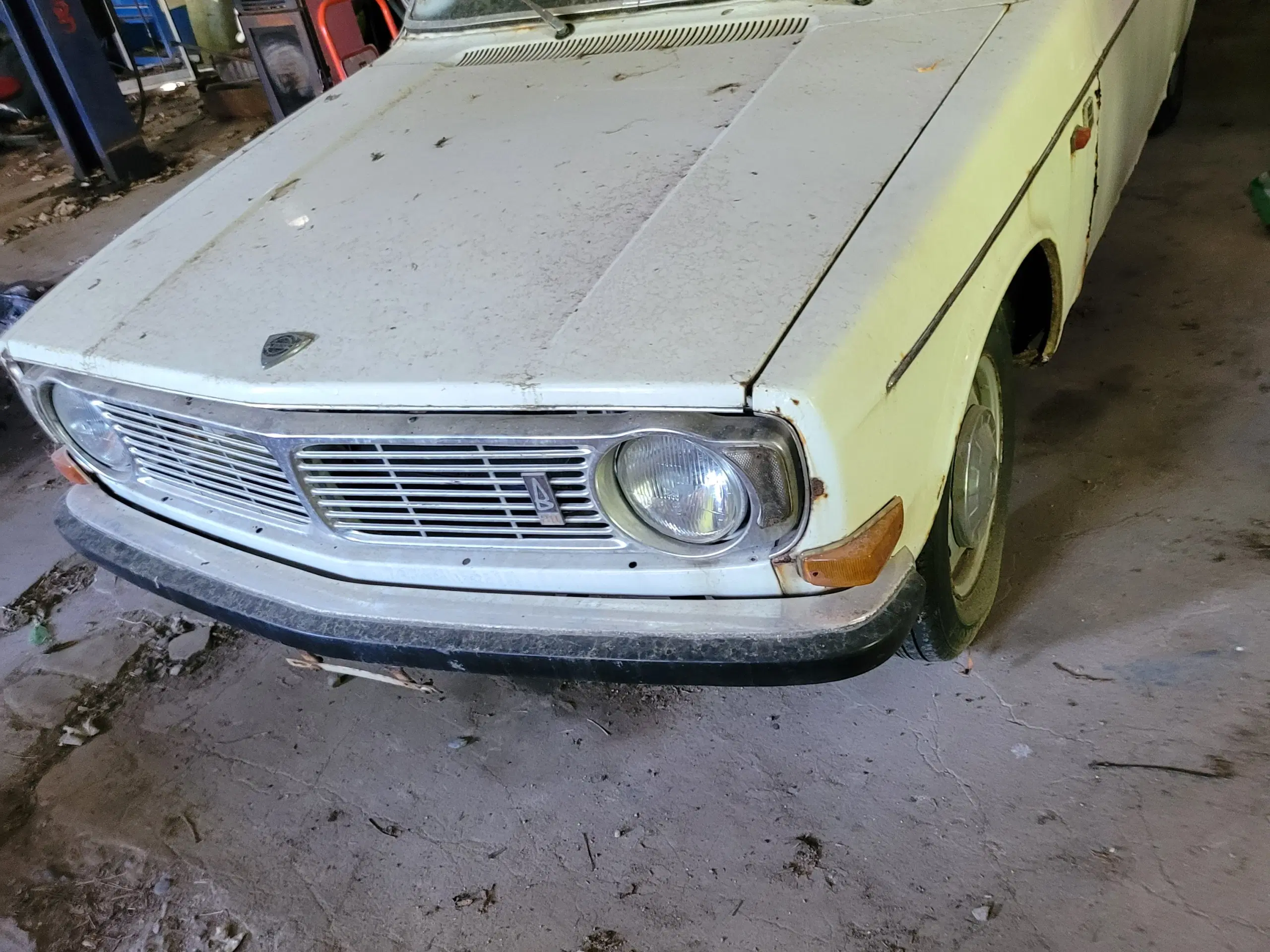 Volvo 142