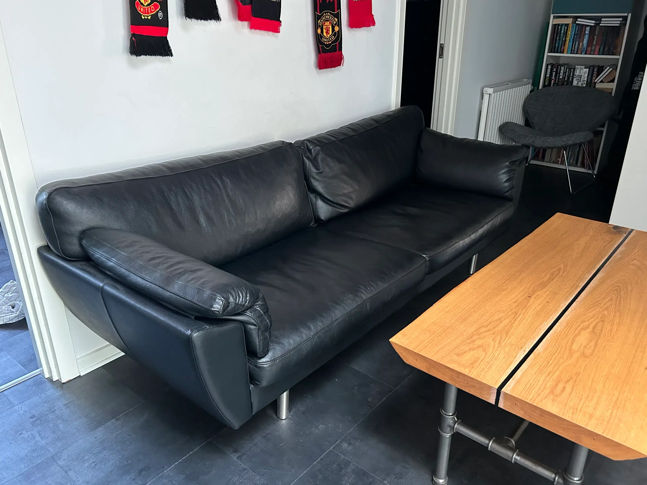 3 pers Sofa Girona sort læder m/stål ben