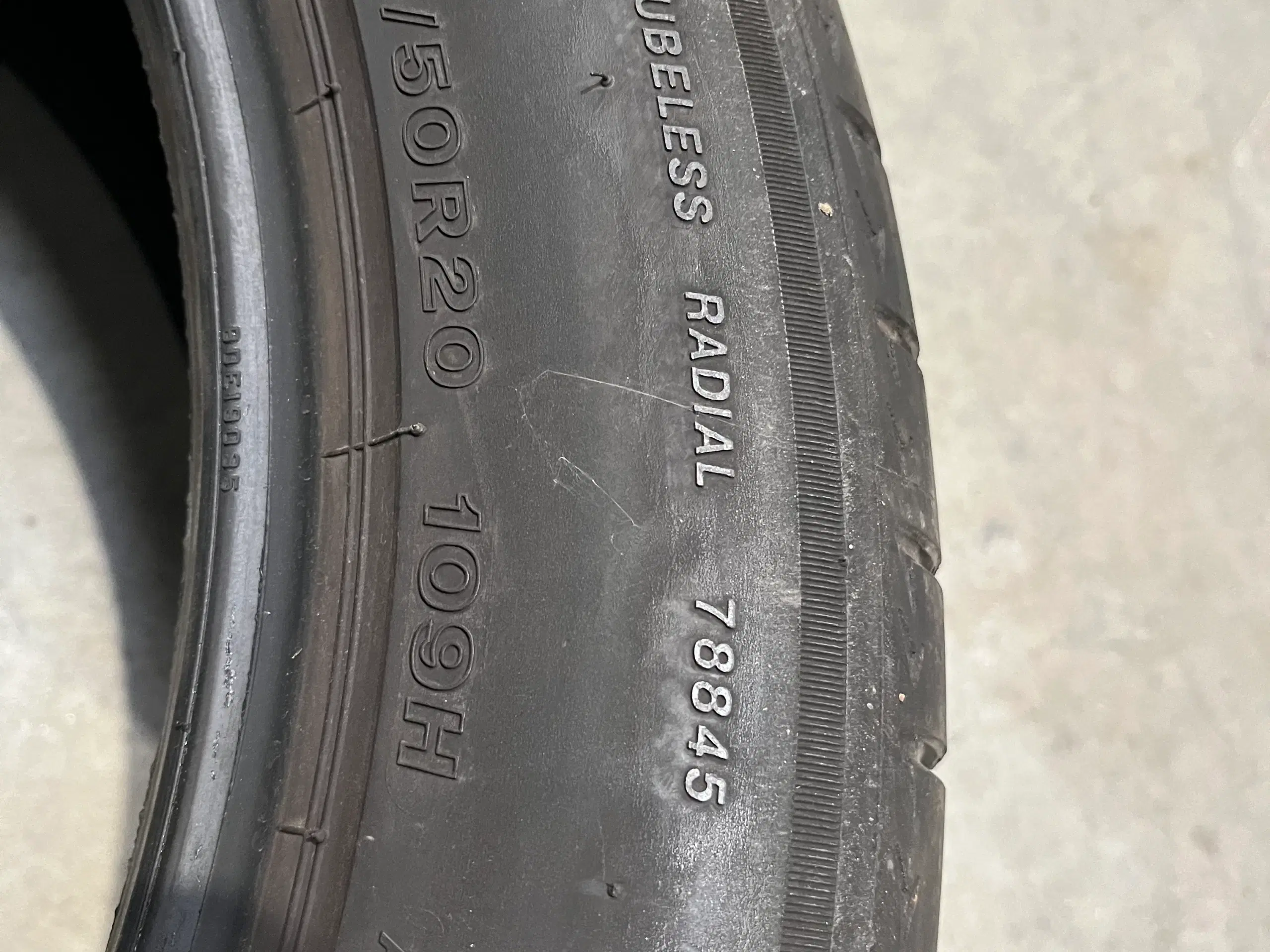 Bridgestone 255 50 20