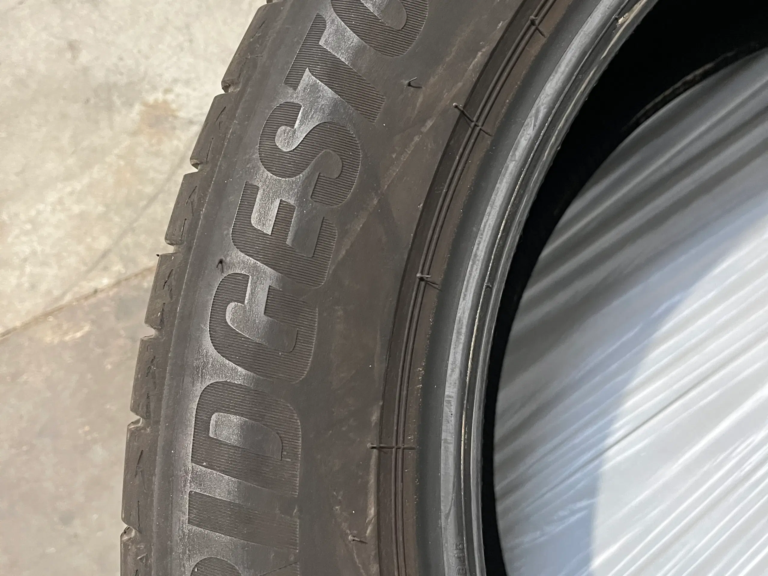 Bridgestone 255 50 20