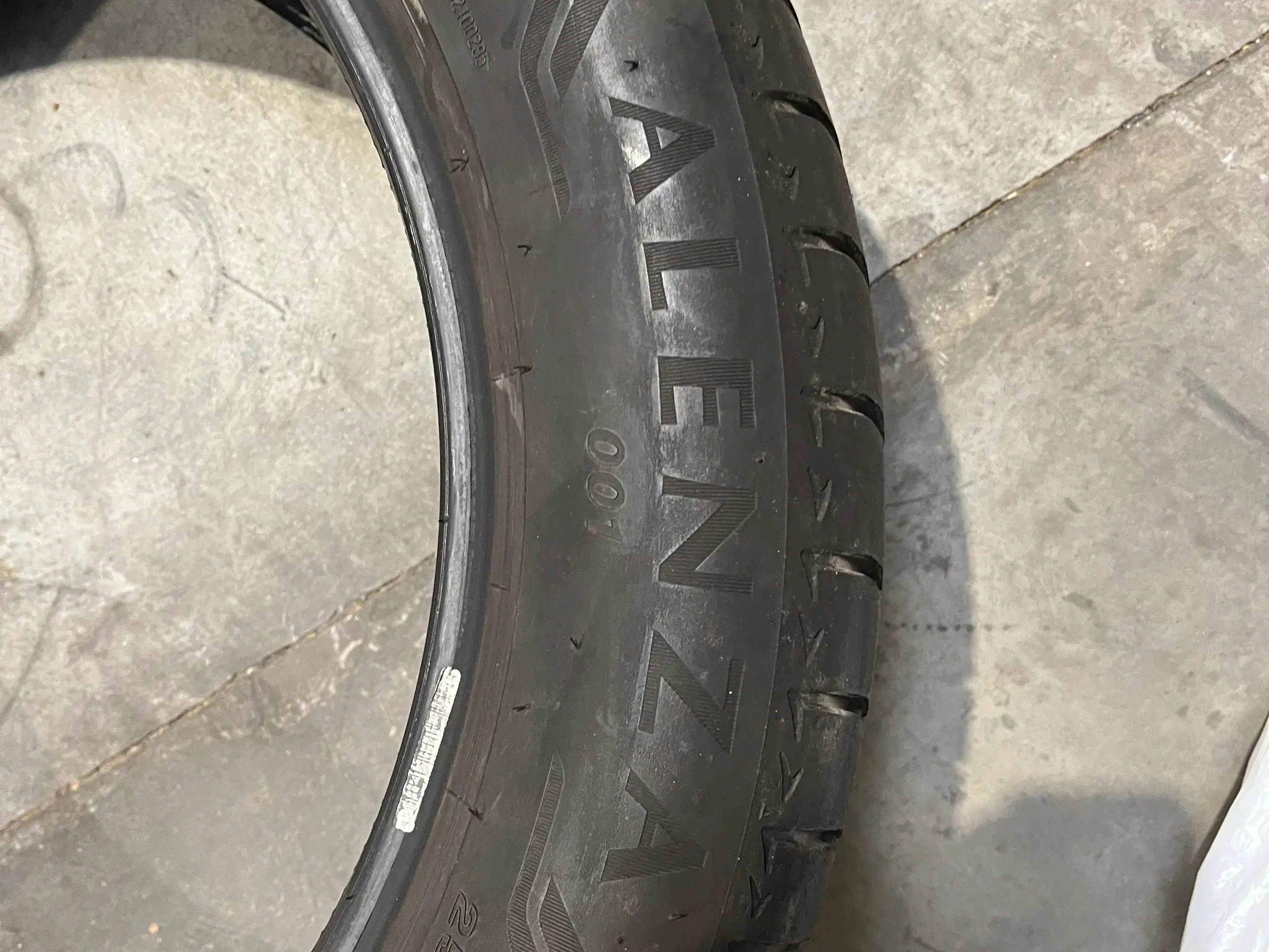 Bridgestone 255 50 20