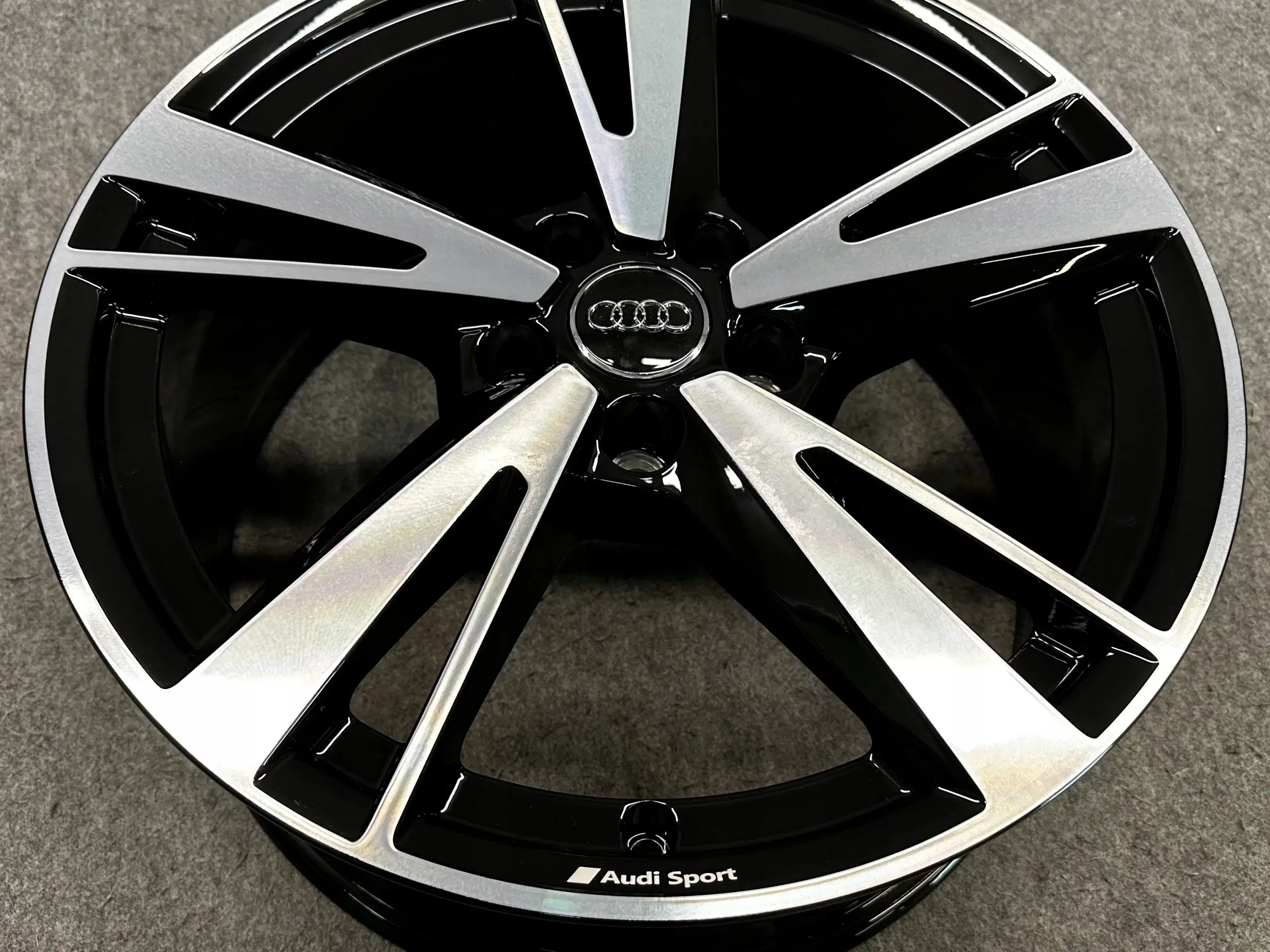 AUDI A3 8Y 8Y0 18 80" x 18" 5x112 ET 46