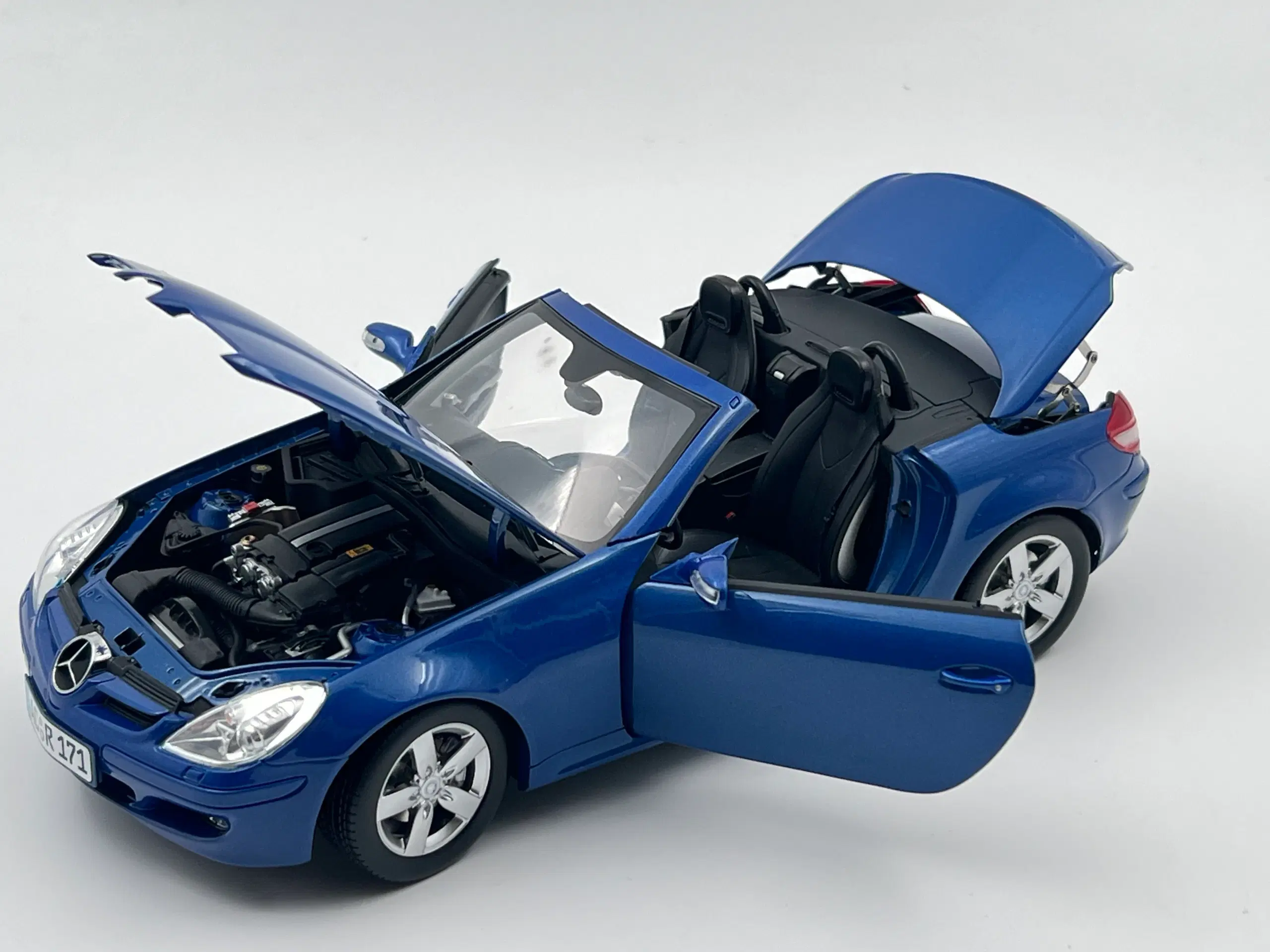 2004 Mercedes-Benz SLK 1:18  Sjælden udbudt model