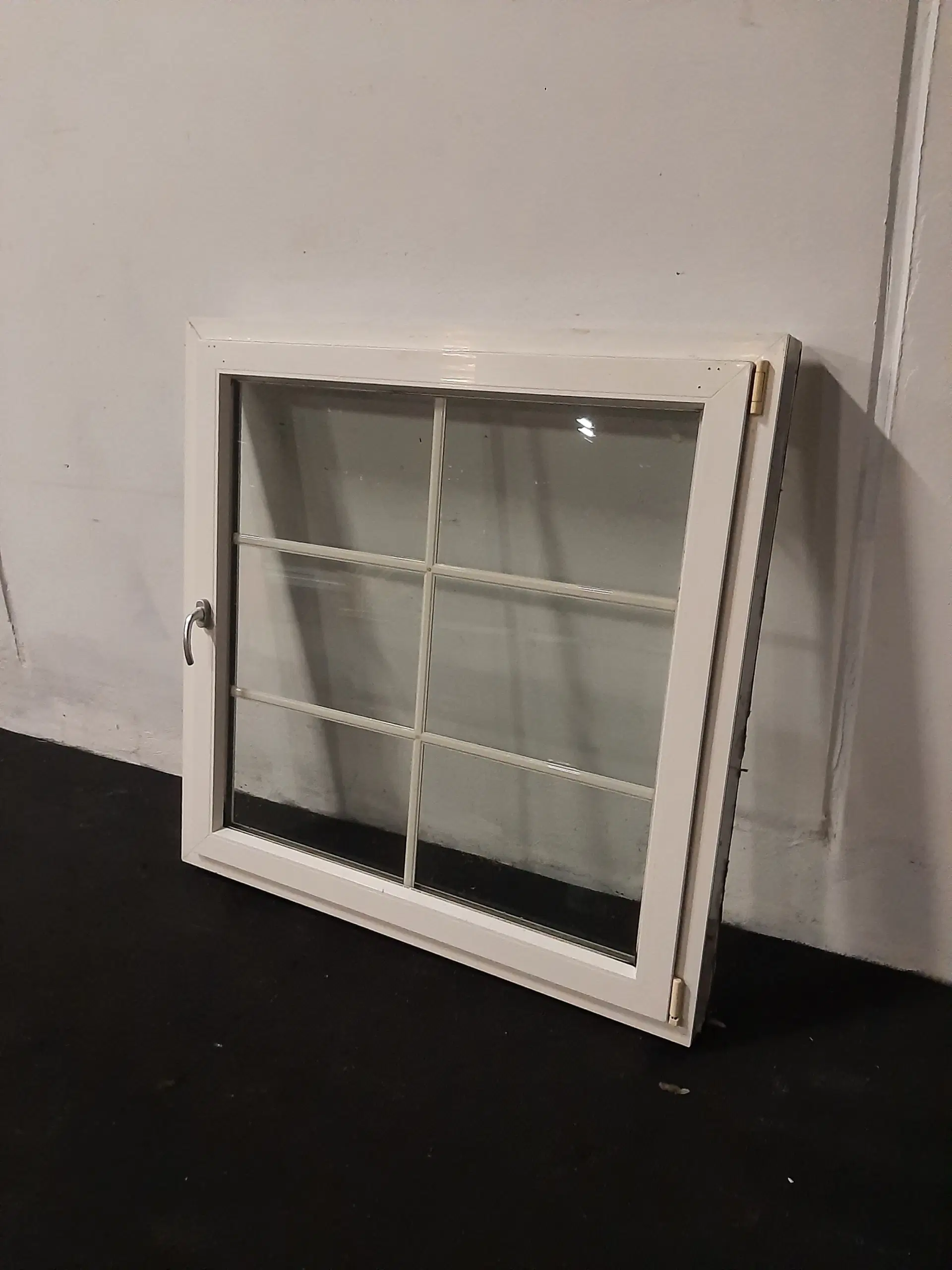 Dreje-kip vindue i pvc 1289x120x1289 mm højrehængt hvid
