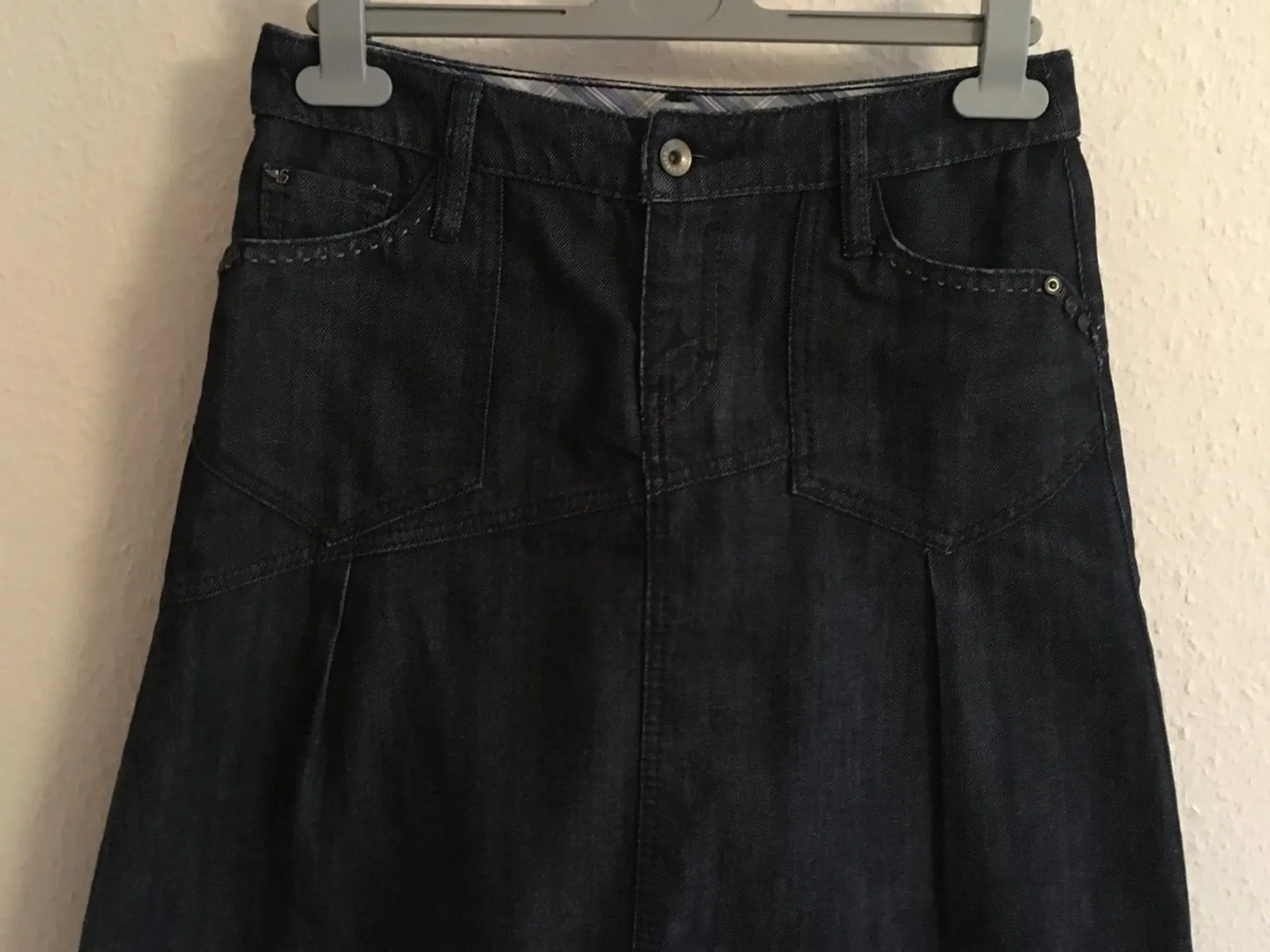 Esprit nederdel str34-36 som ny