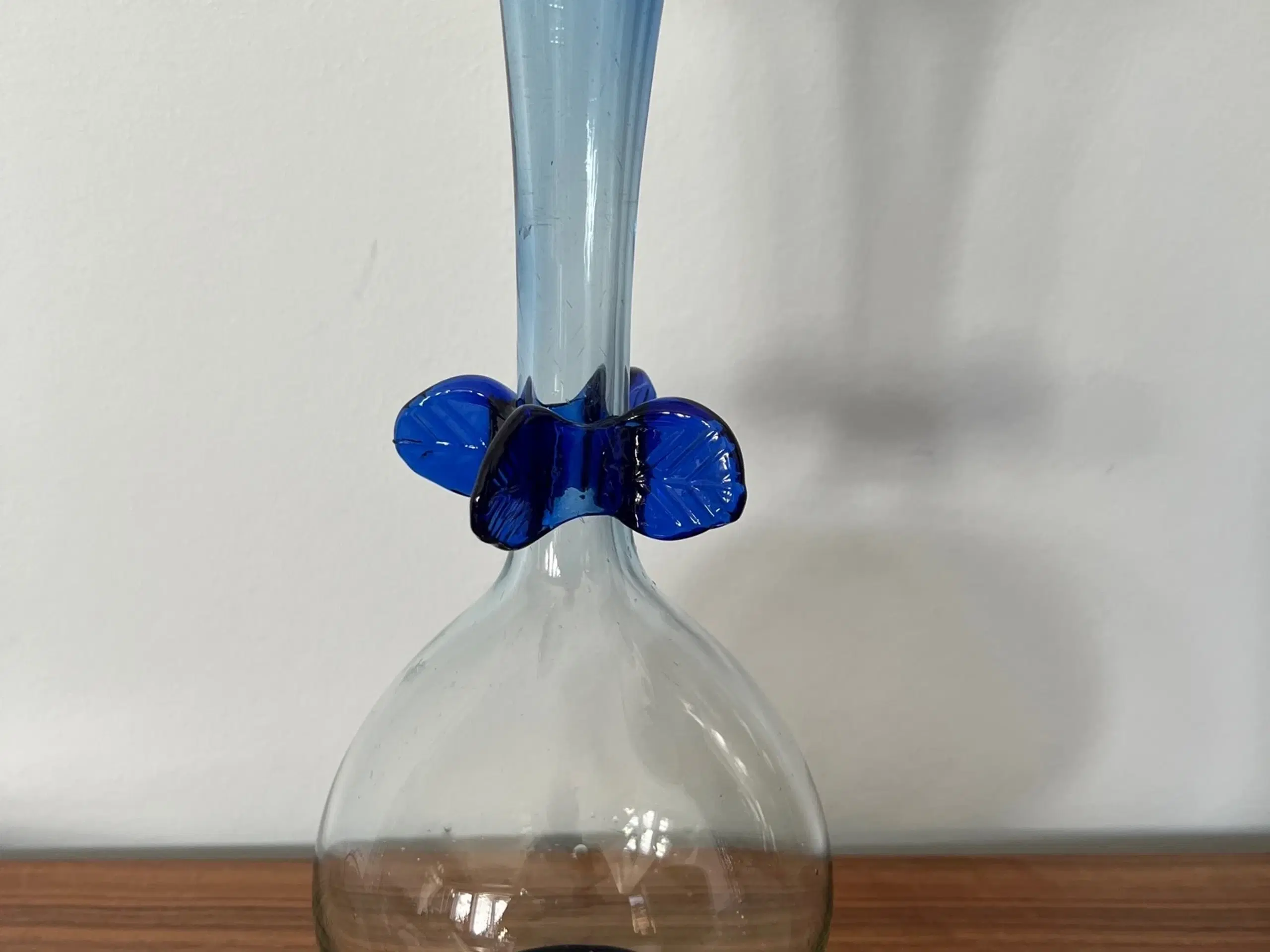 Gammel håndlavet glas vase