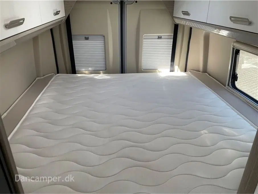 2022 - Chausson ROAD LINE V690   Sænkbar dobbeltseng stor garage camperen til parret der elsker det aktive friluftslive