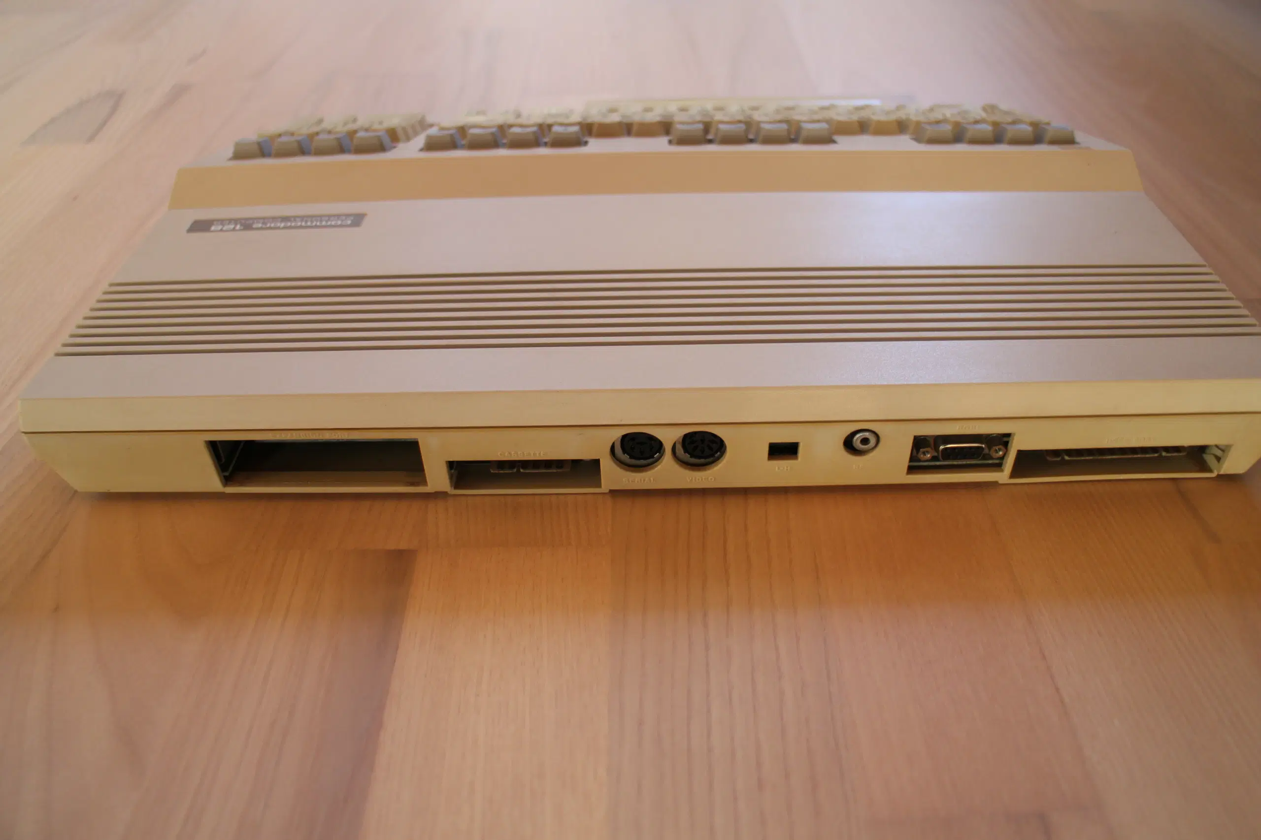 Commodore 128 uden tilbehør