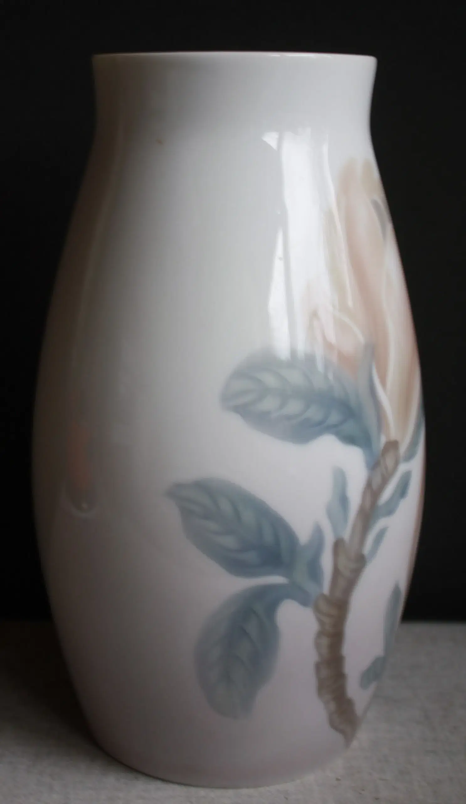 Vase med Magnolia Bing og Grøndahl