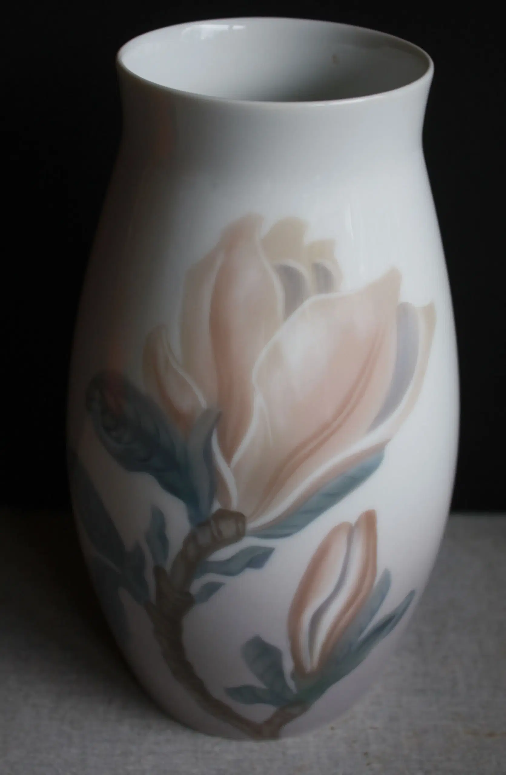 Vase med Magnolia Bing og Grøndahl