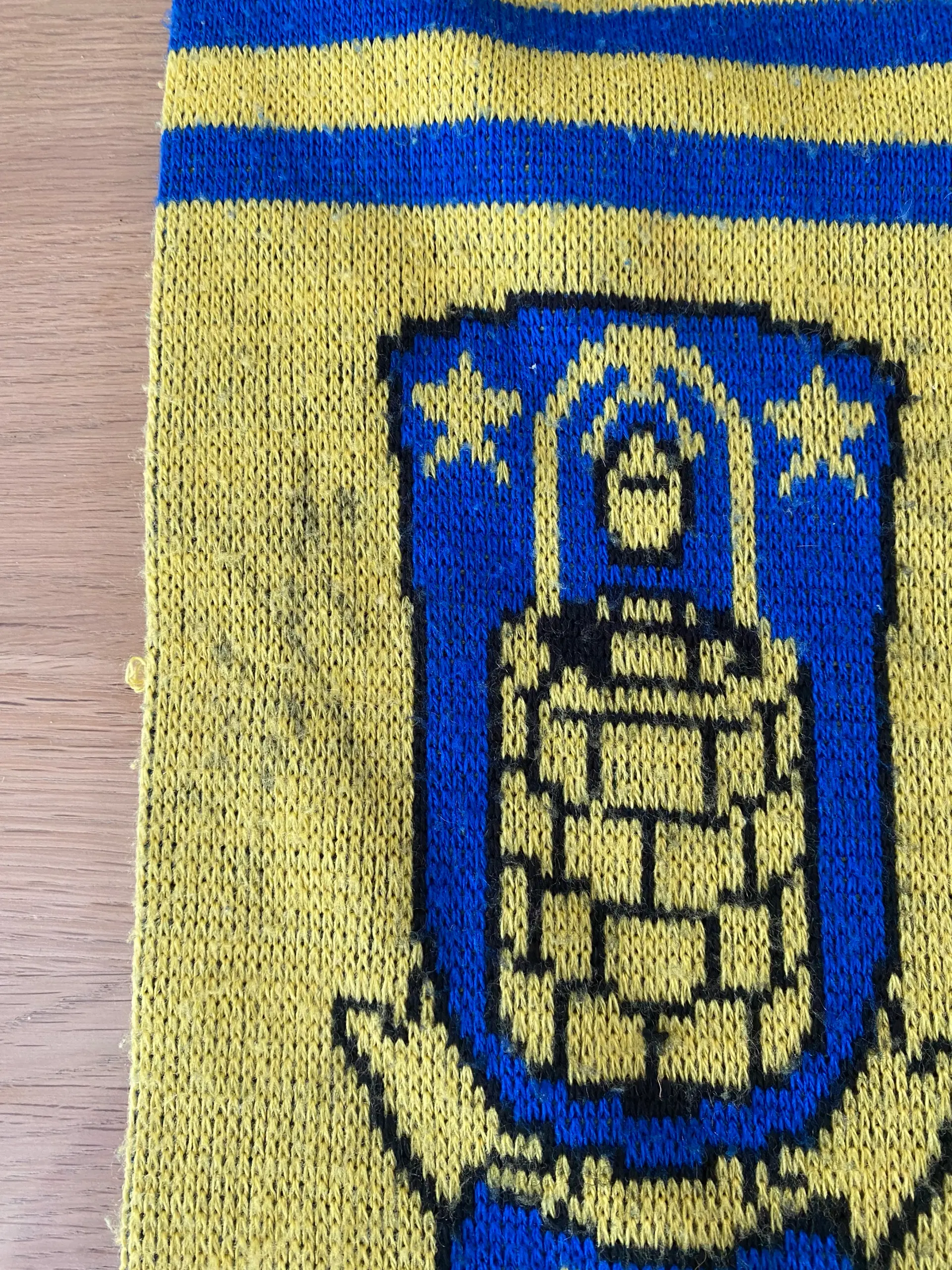 Brøndby halstørklæde med autografer