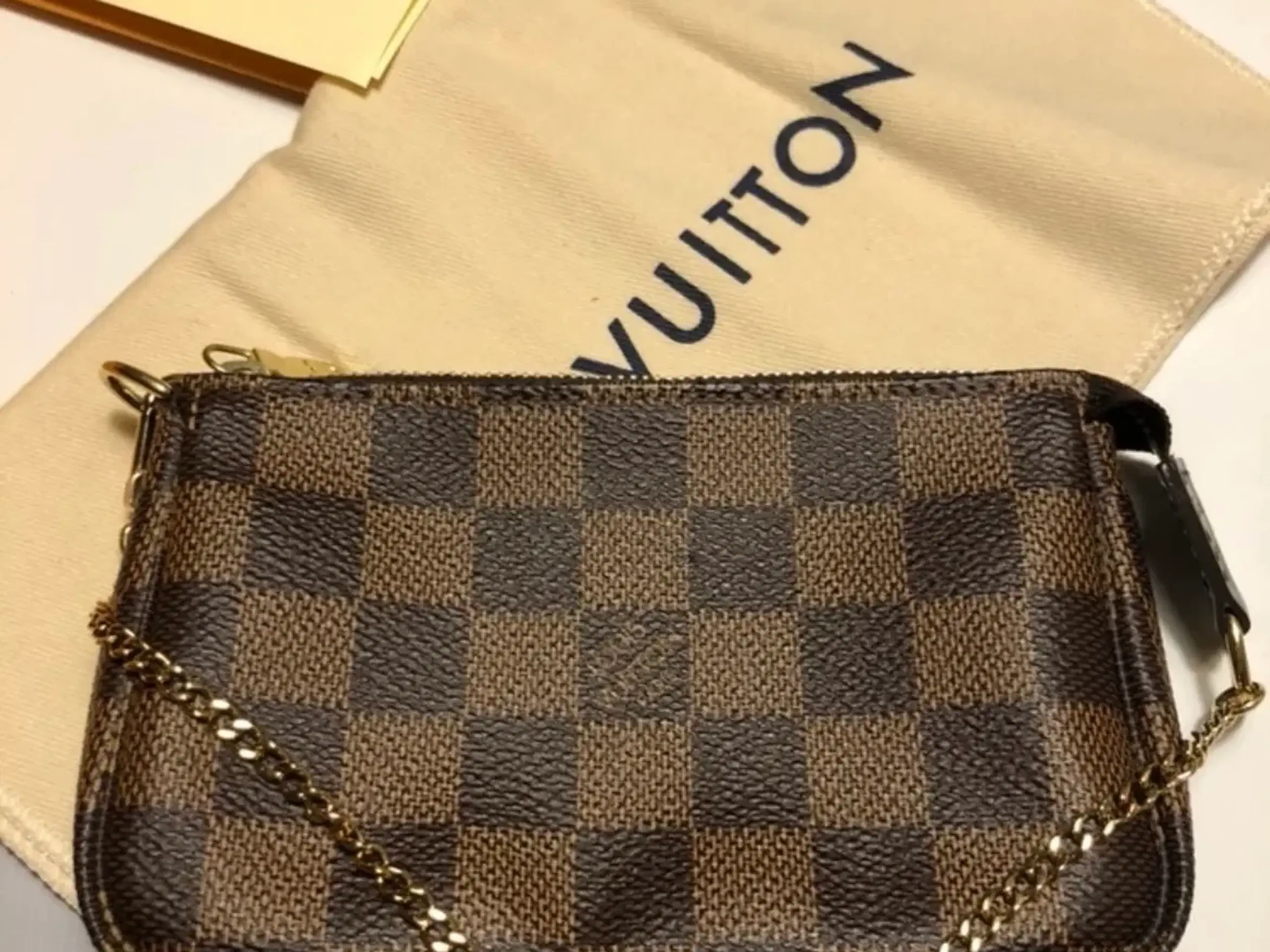 Louis Vuitton mini pochette