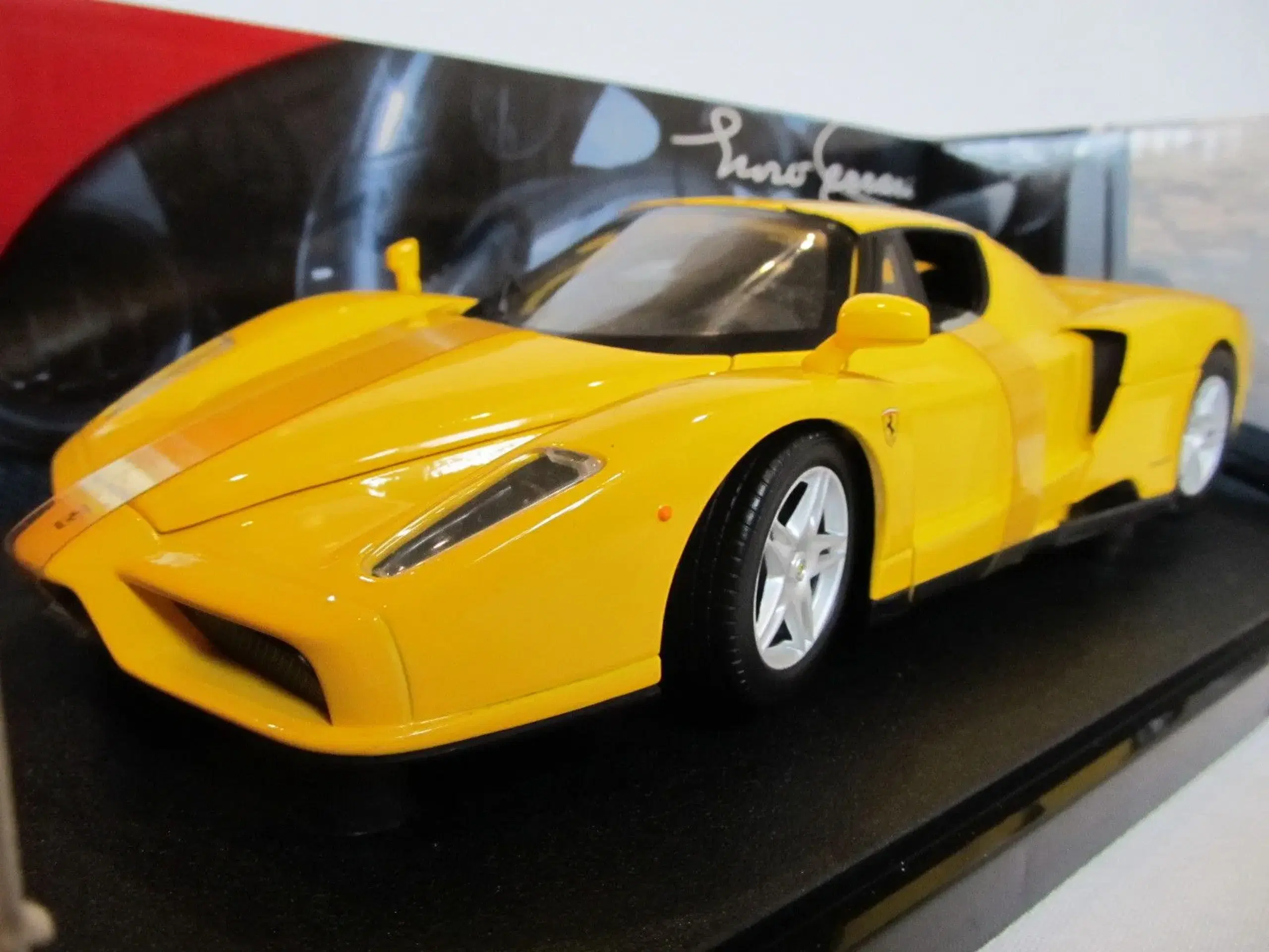 2003 Ferrari Enzo 1:18