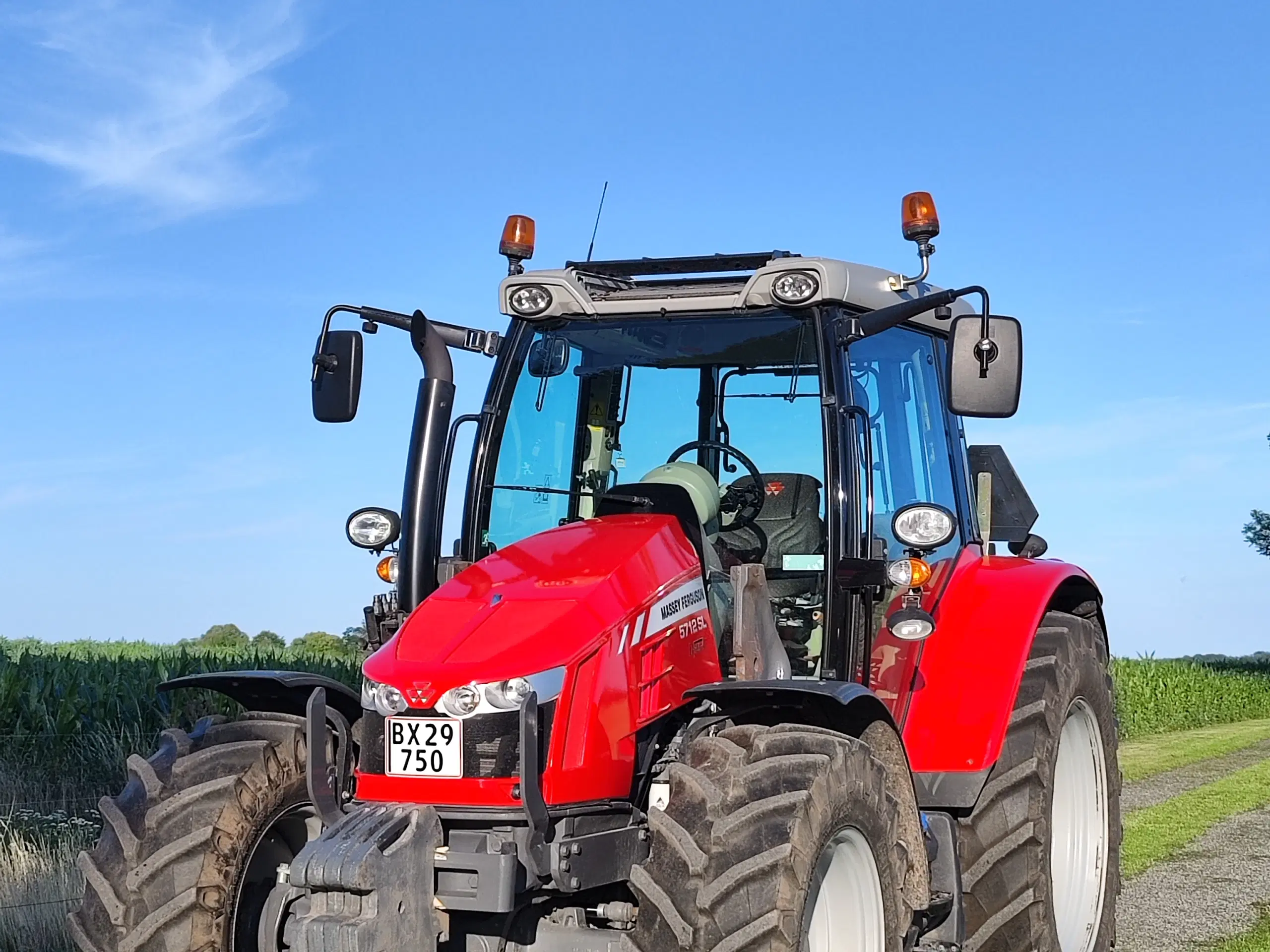 Massey Ferguson 5712Sl