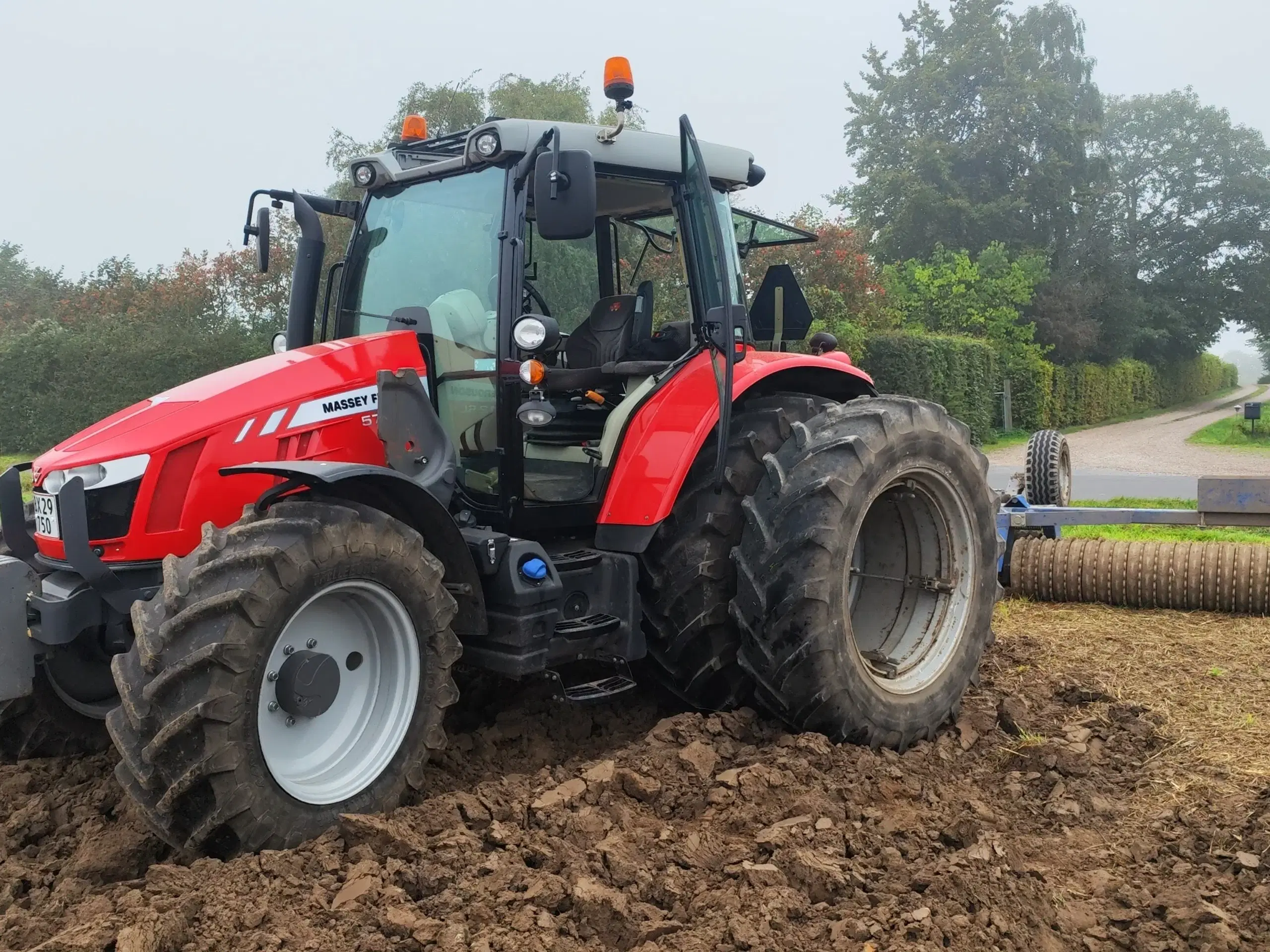 Massey Ferguson 5712Sl