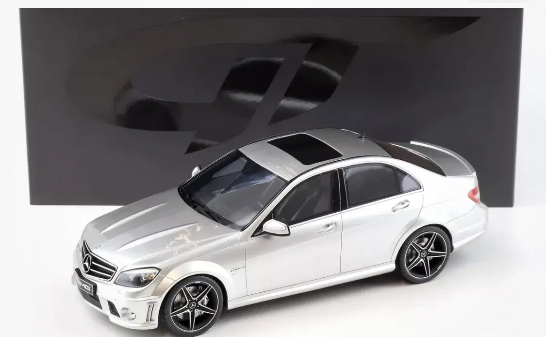 1:18 Mercedes C63 AMG W204