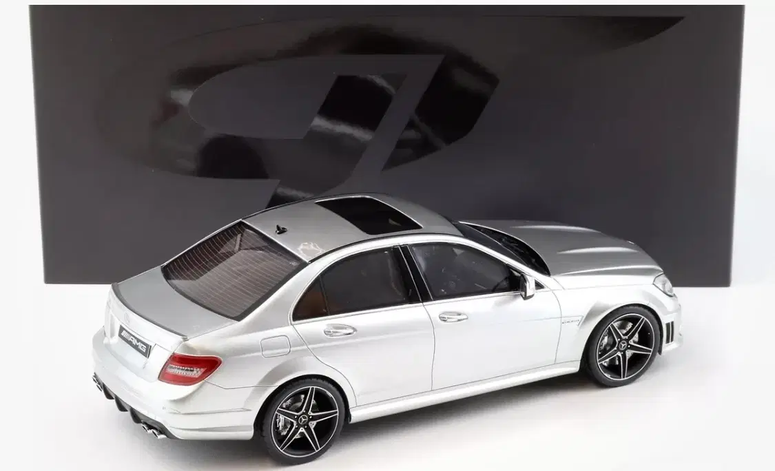 1:18 Mercedes C63 AMG W204