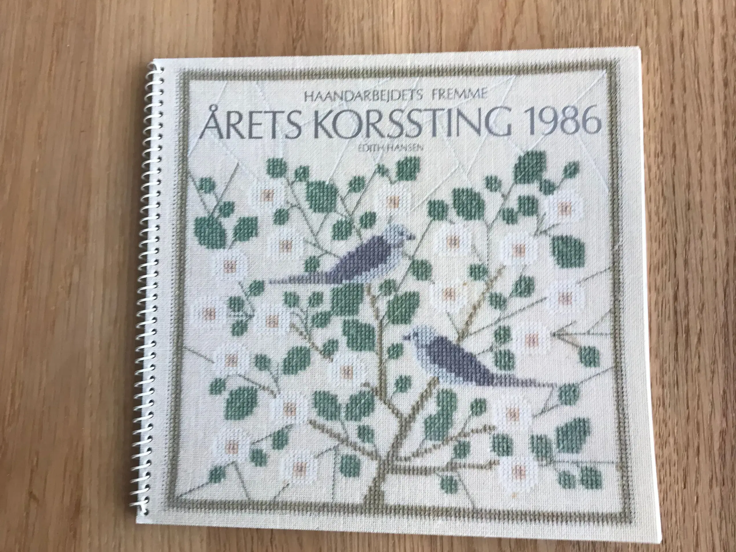 Årets Korssting 1986 -  Haandarbejdets Fremme