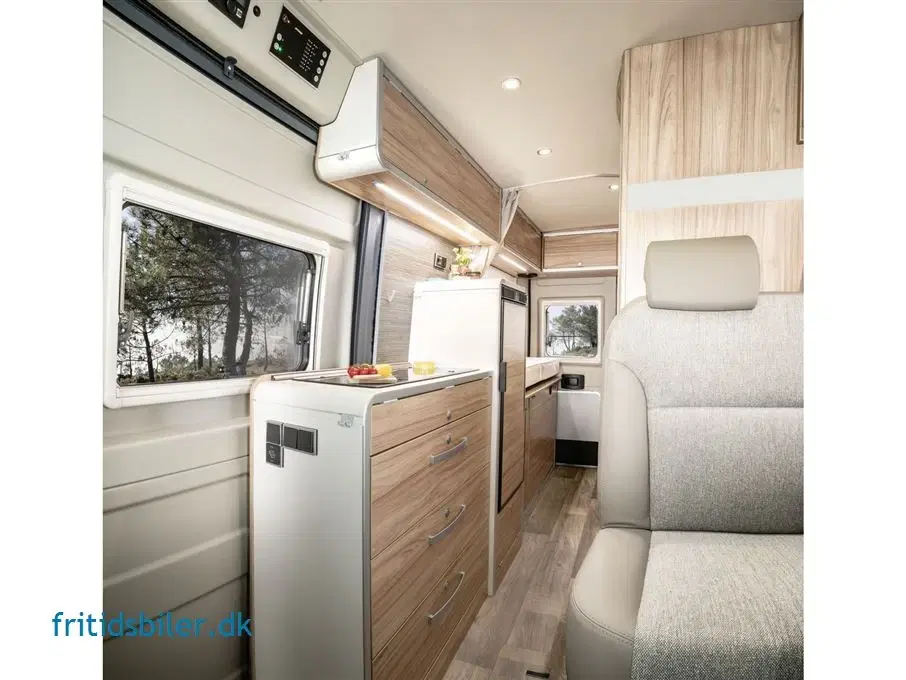 2024 - Hymer Campervan Yellowstone   Hymer Campervan Yellowstone Hymers flagskib indnefor Fritidsbiler masser af plads og med 2 enkeltsenge