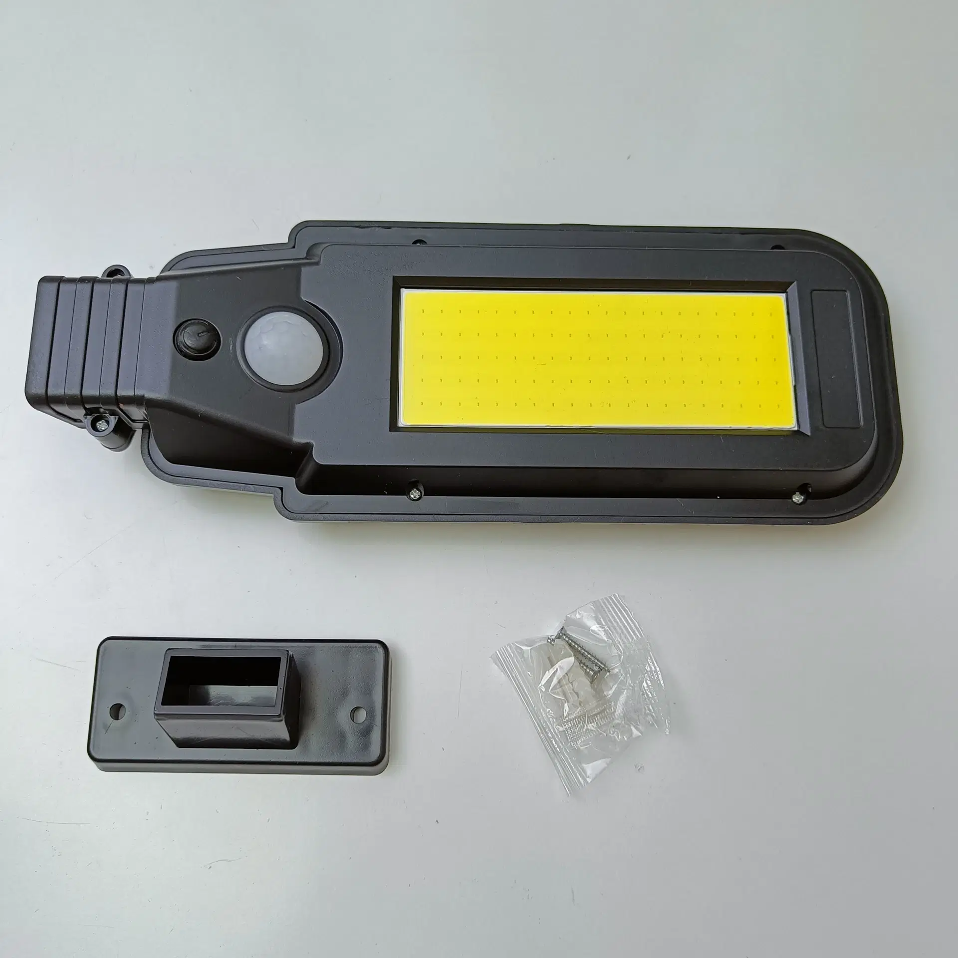 NY! 100 COB LED Solcellelampe