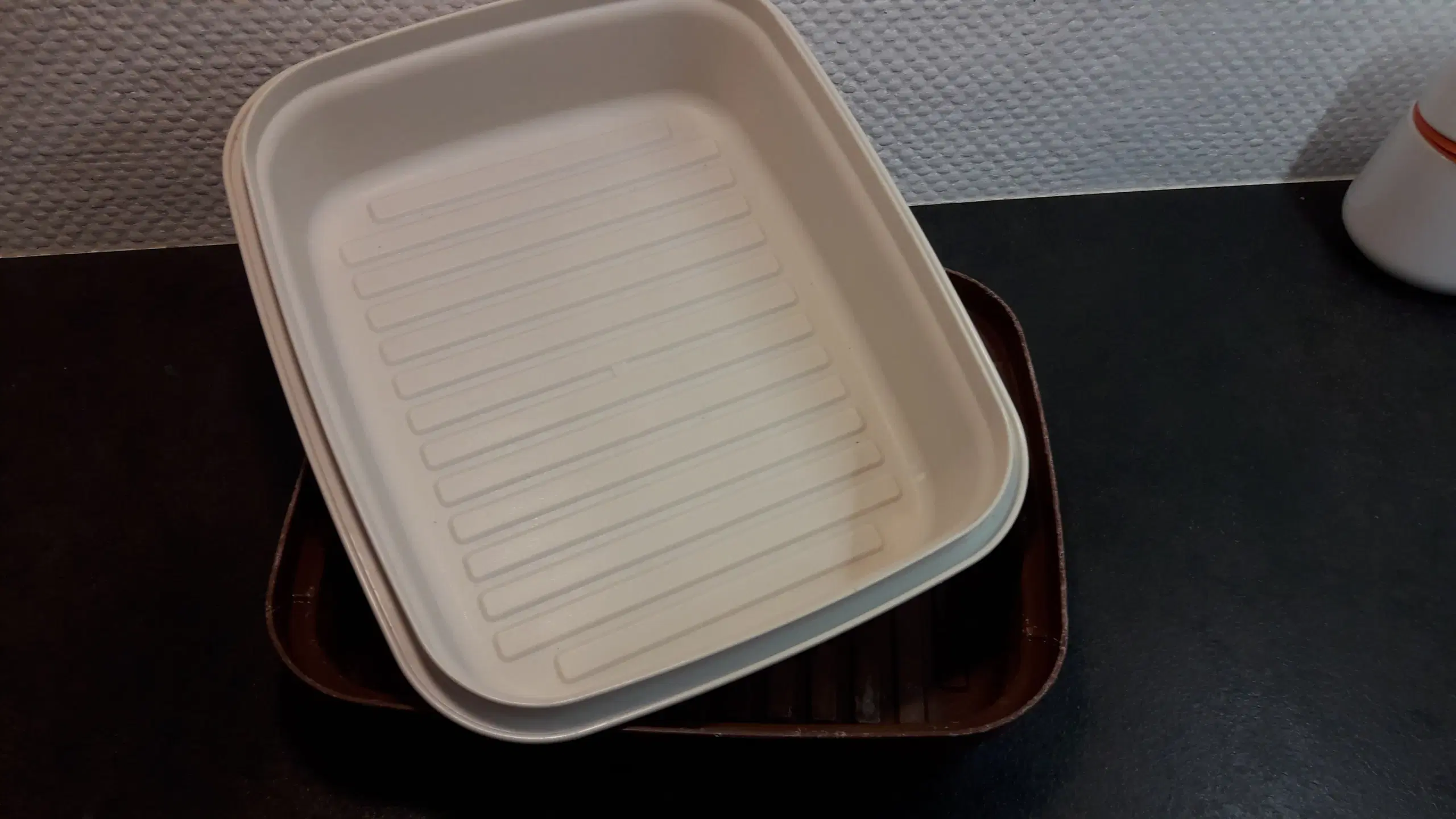 Tupperware brødbox