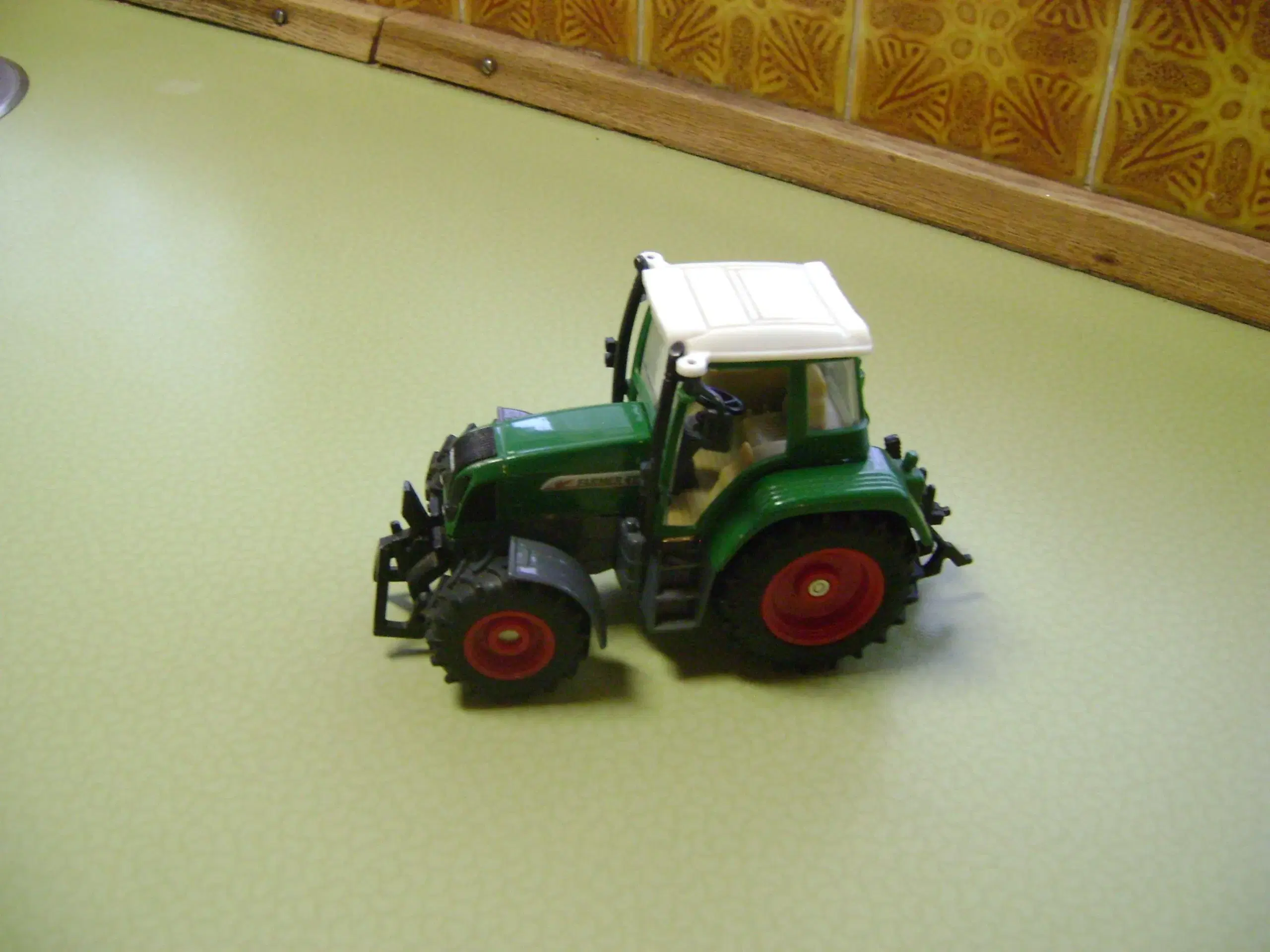 Model traktor Fendt 411