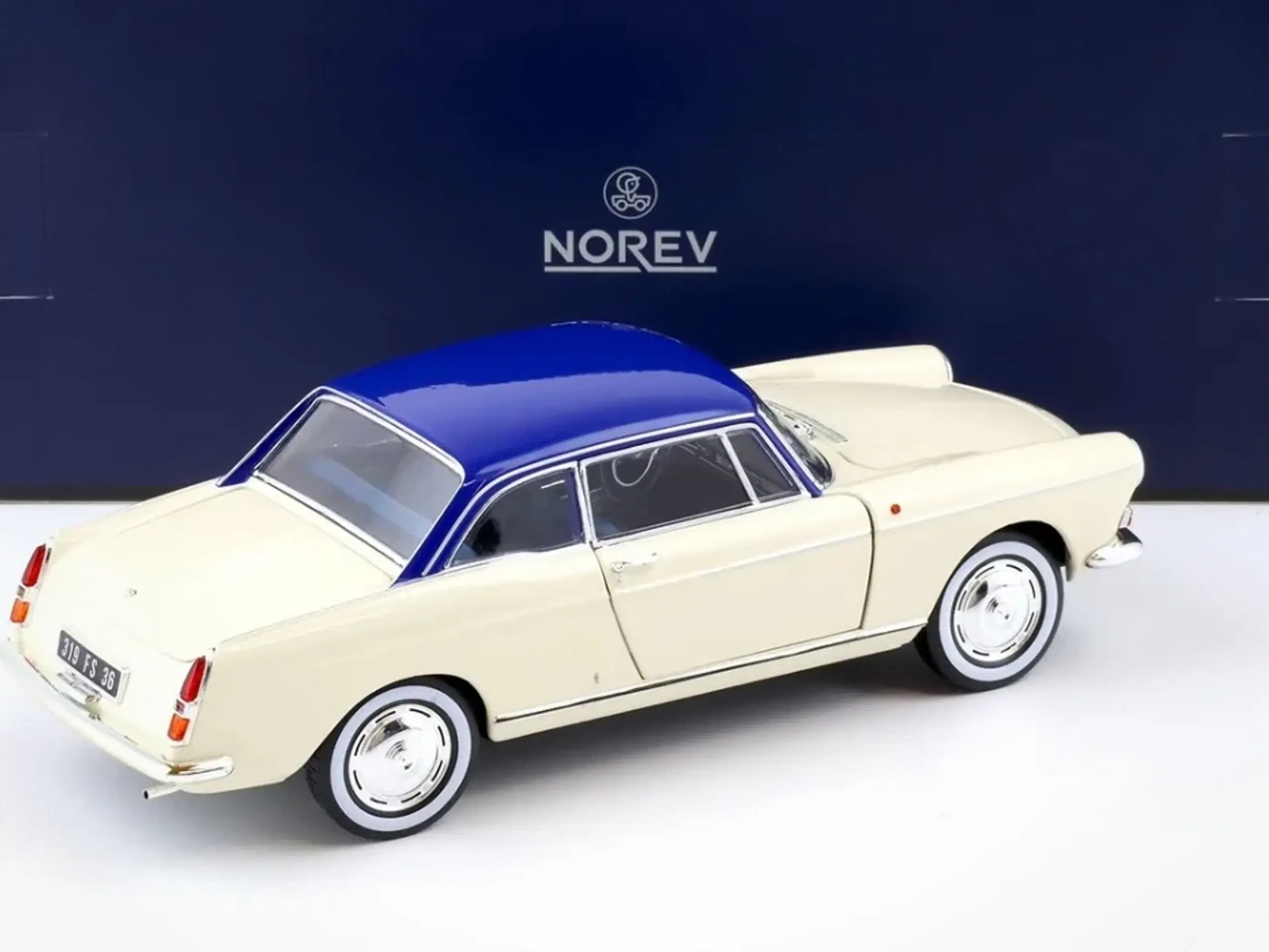 1:18 Peugeot 404 Coupe 1967