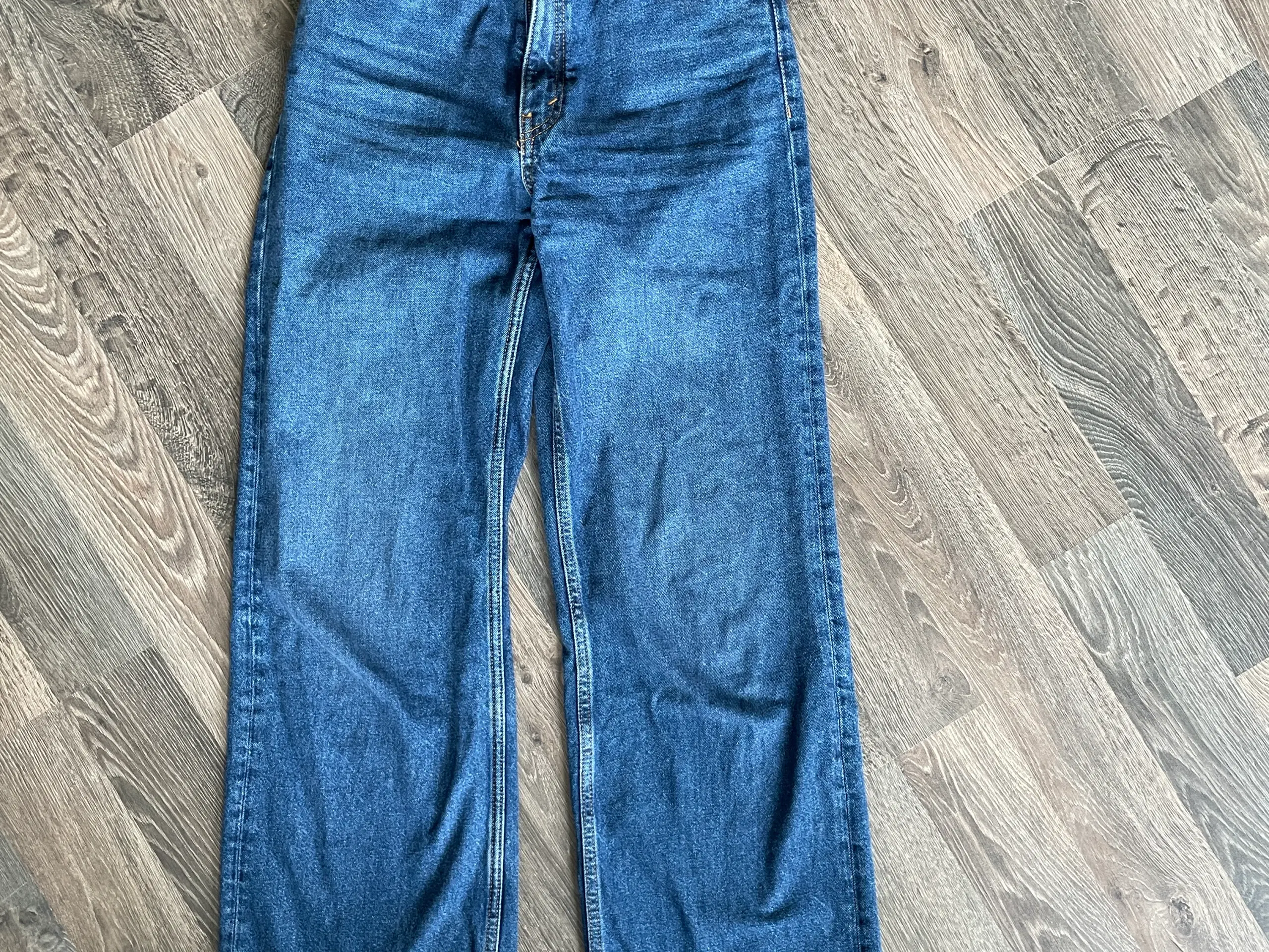 monki jeans str 27