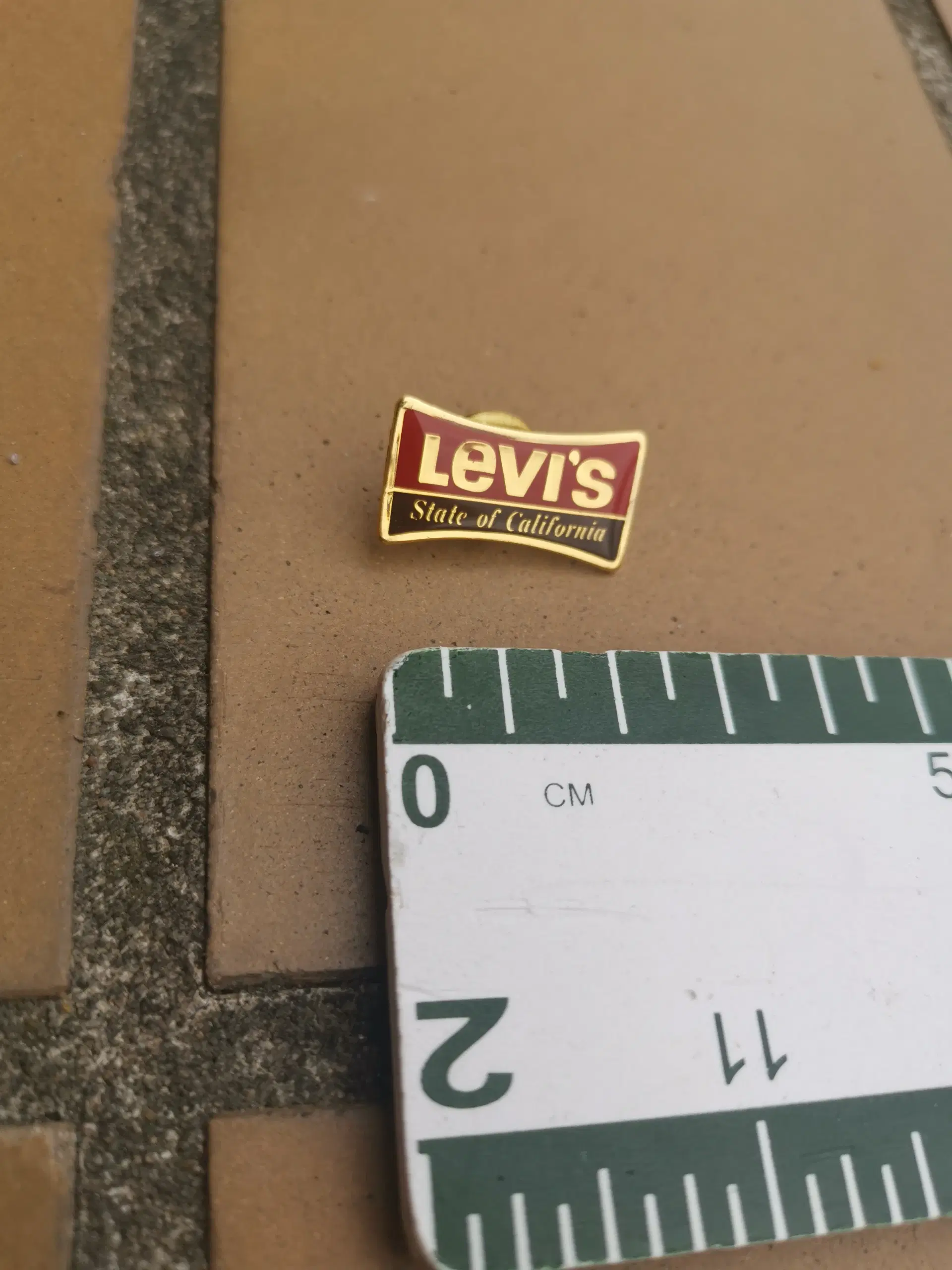 Levis State of California Pin