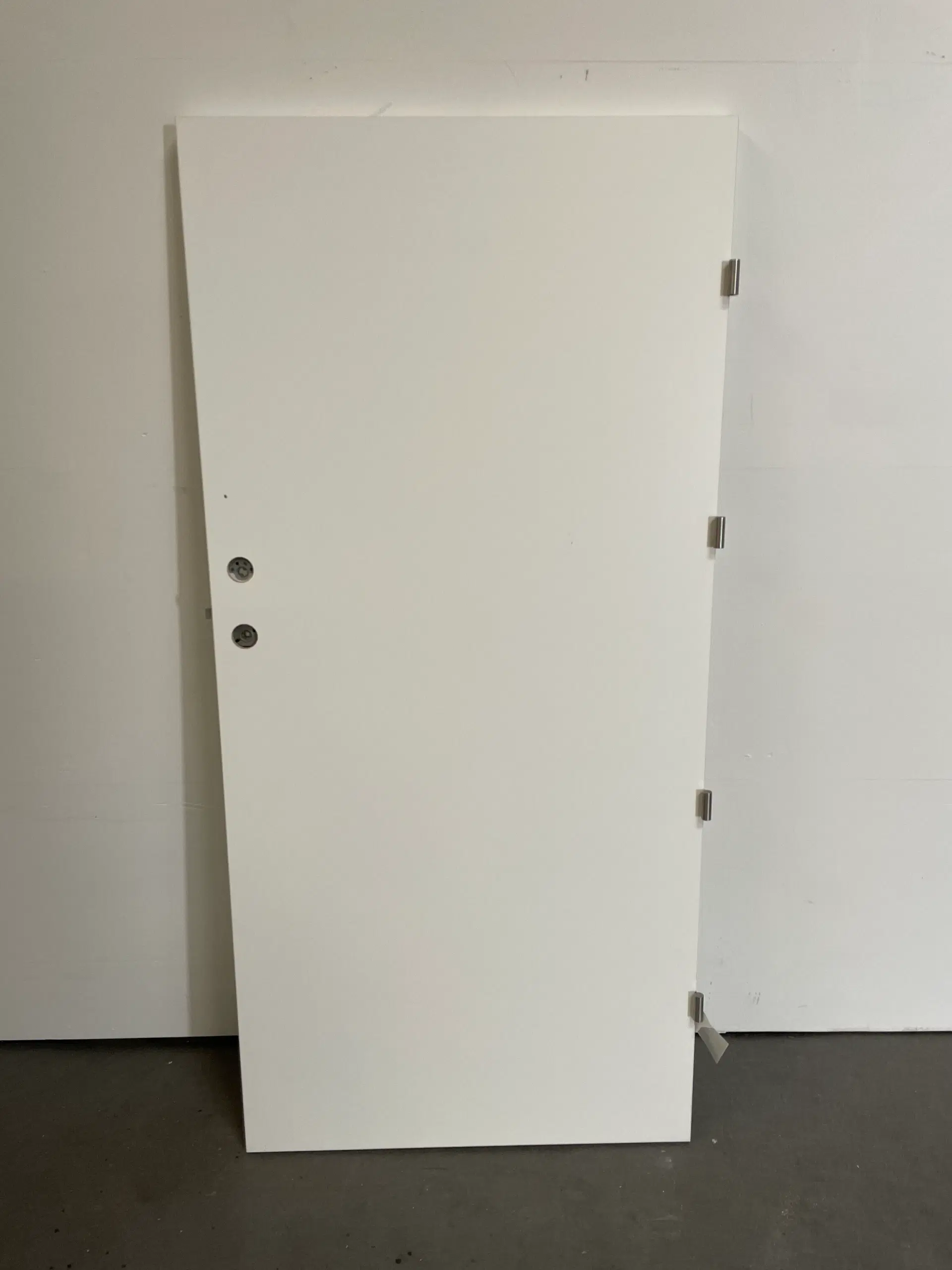 Nordicdoor kompakt massiv dør 824x40x1752mm højrehængt hvid