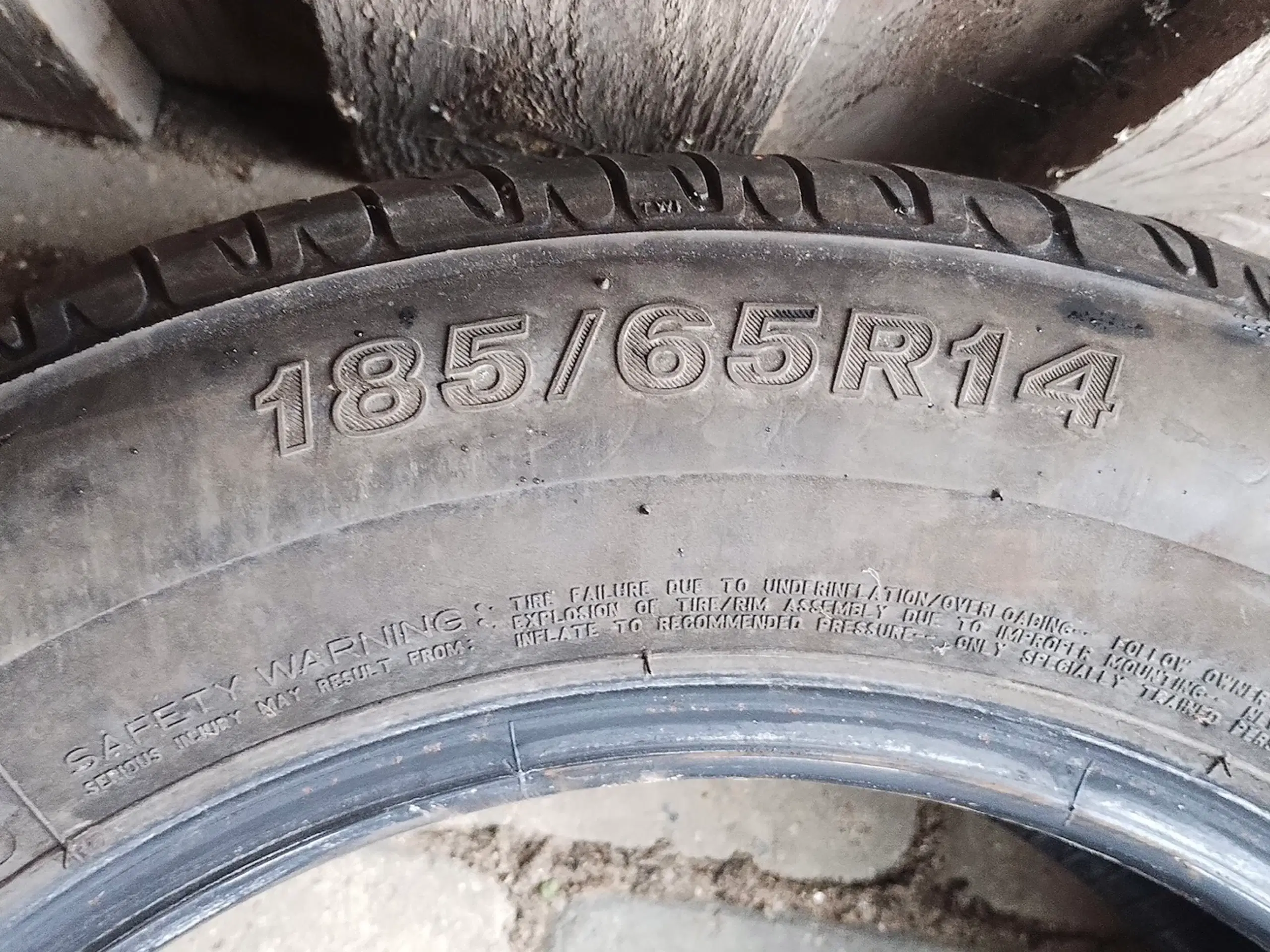 Dæk 14 “ tommer 185/65R14