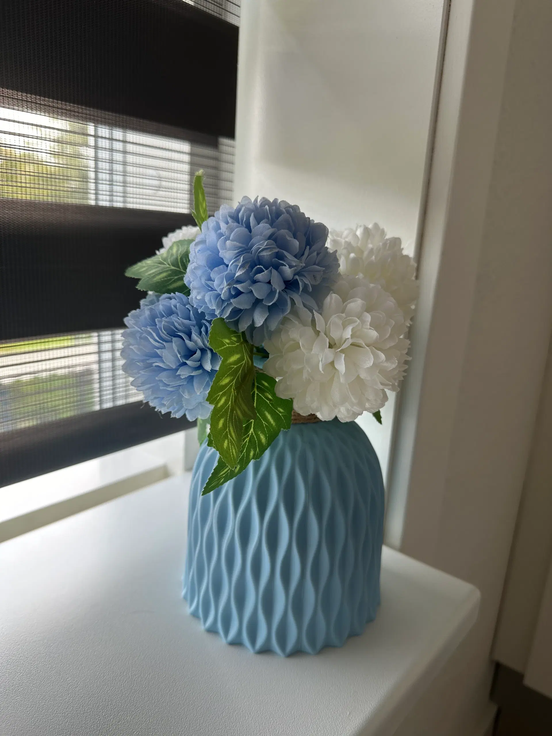 Vase med dekorationsblomster