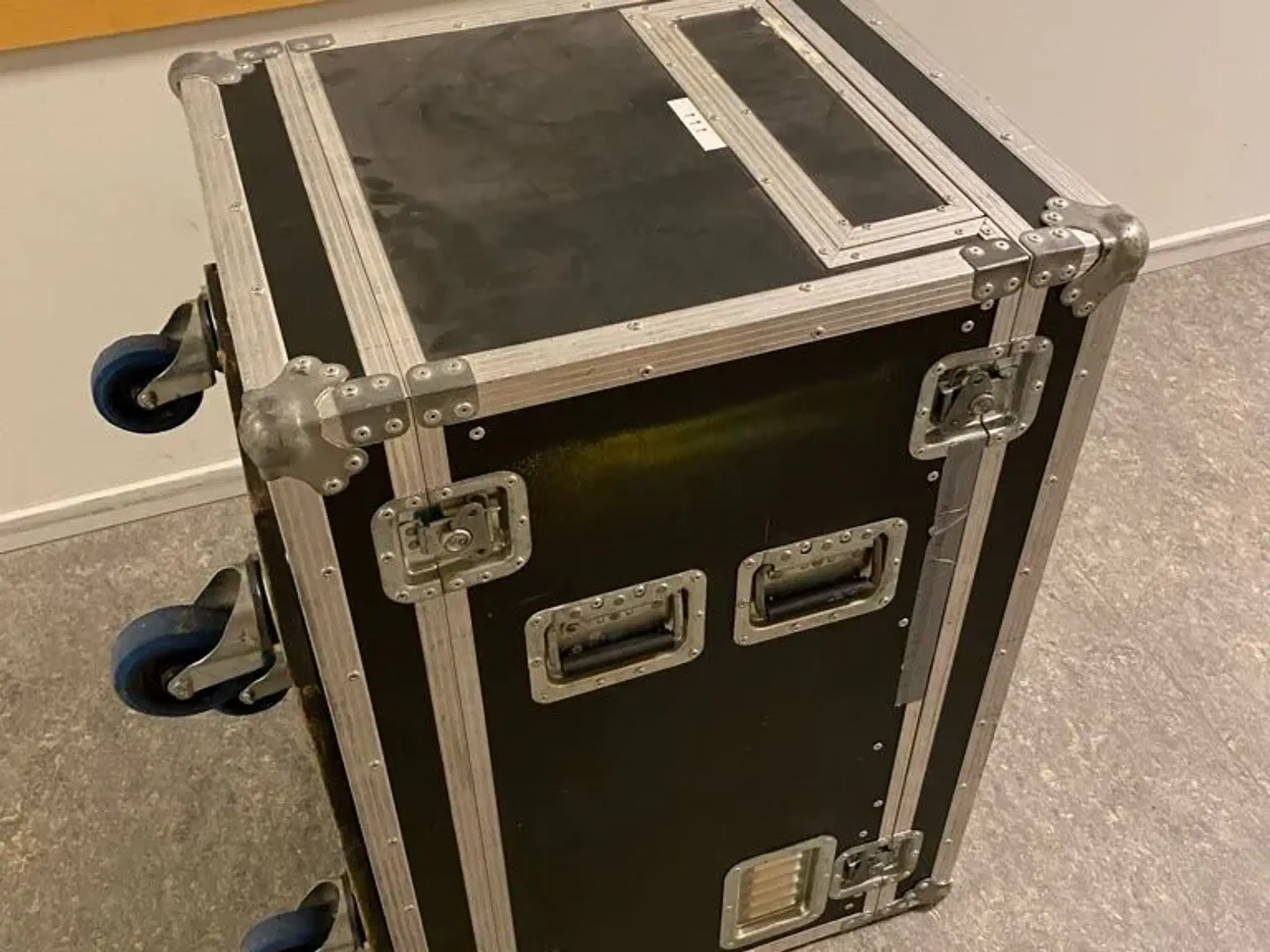 Mixer forstærker effekt og flightcase