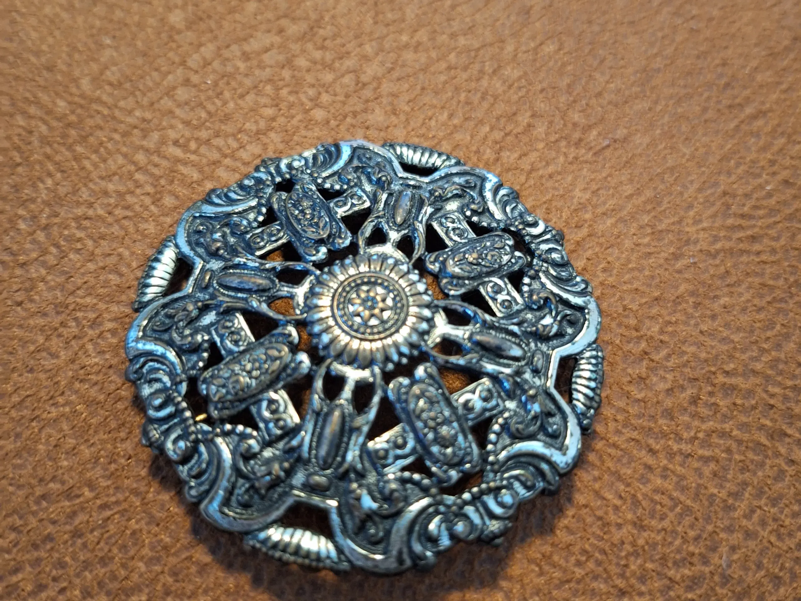 Filigran broche