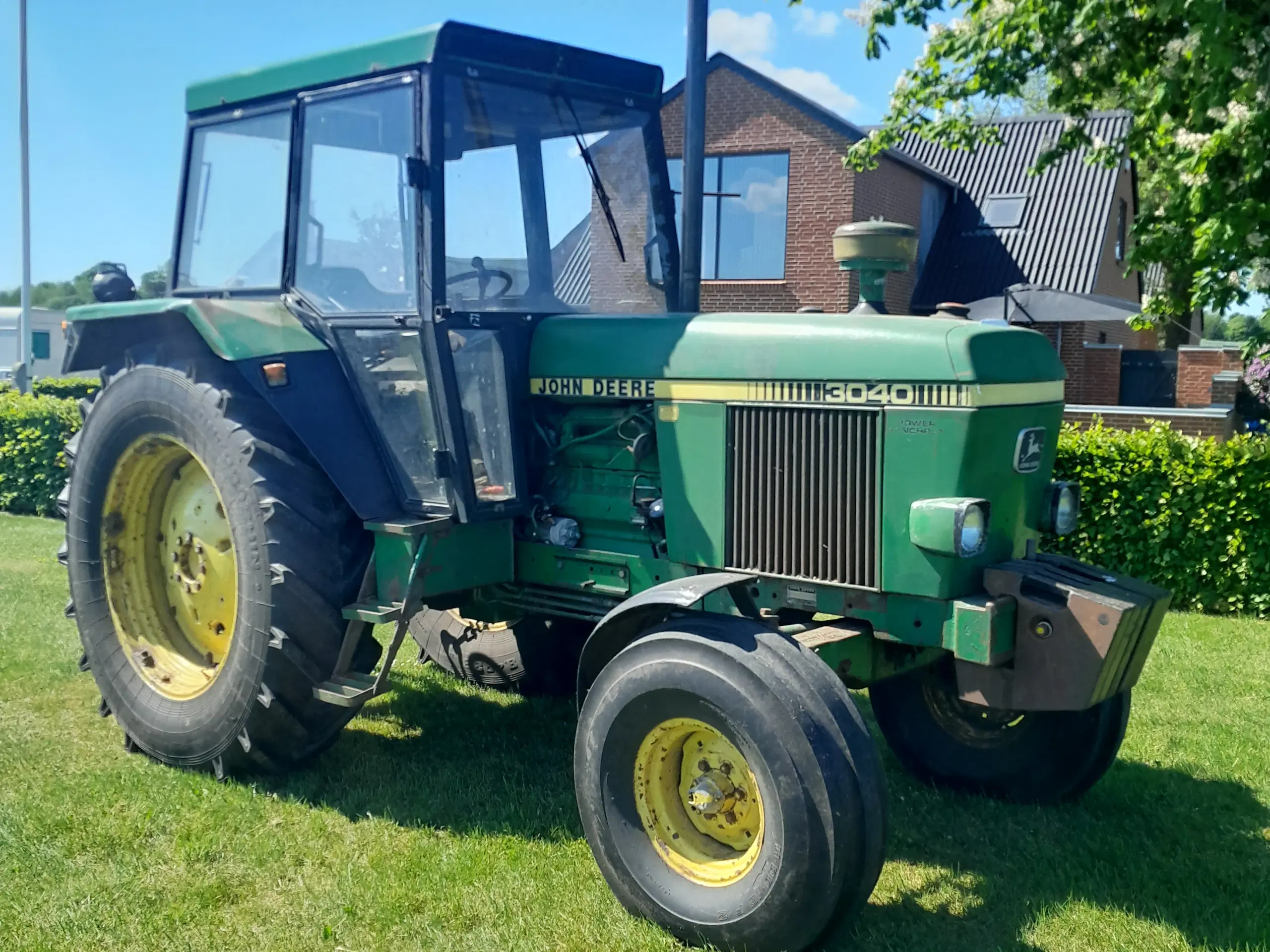 John Deere 3040