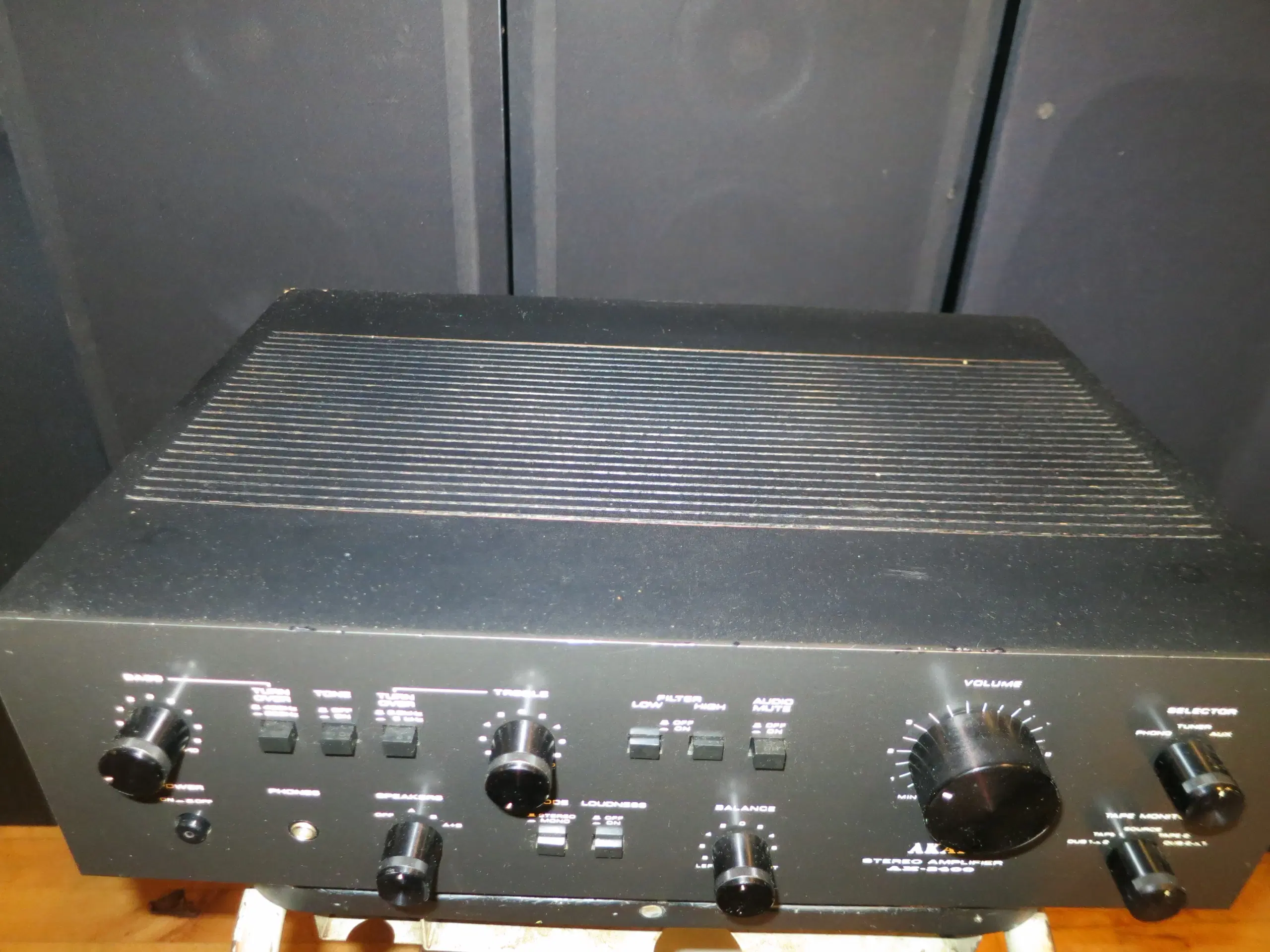 AKAI AM-2400  VINTAGE  2X40W RMS