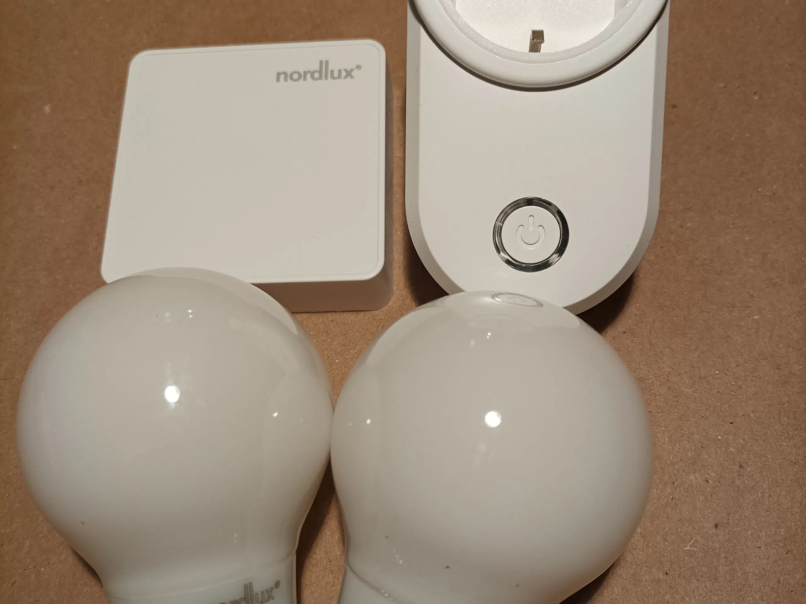 Smart home Nordlux bridge + plug + 2 x 5w e27