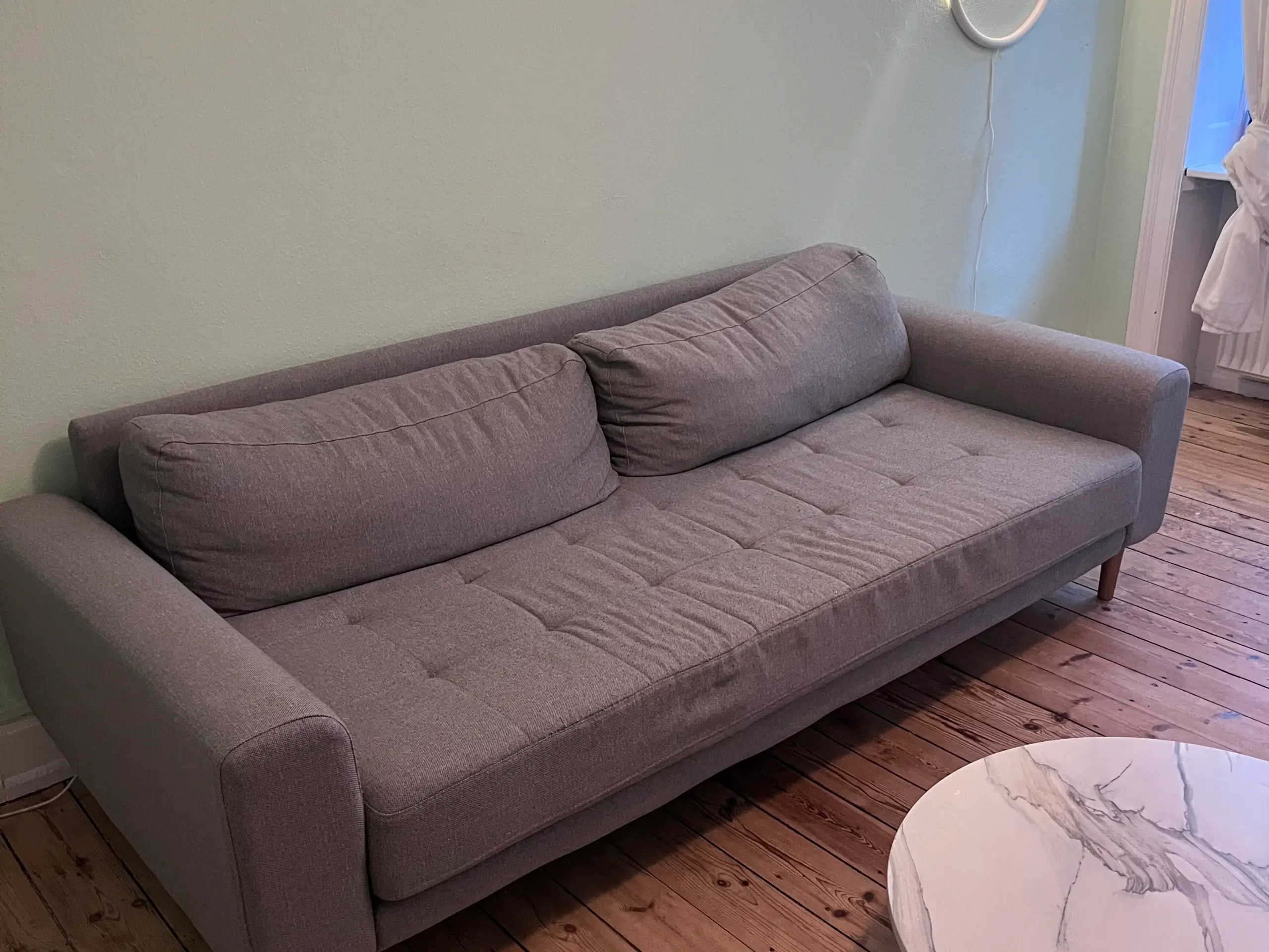 GRATIS - Sofa 220cm. 2.5 år gammel