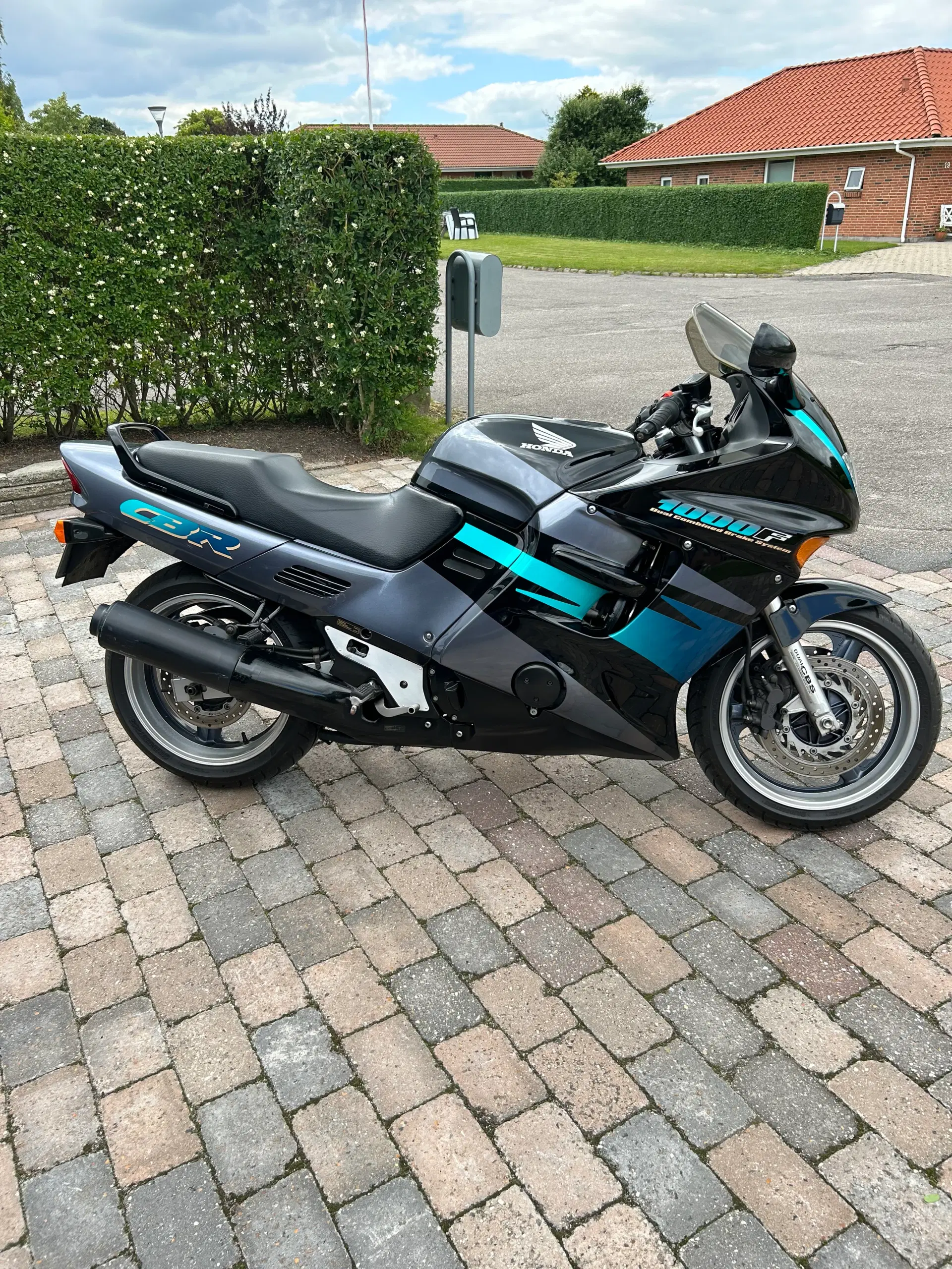 Honda cbr 1000 F