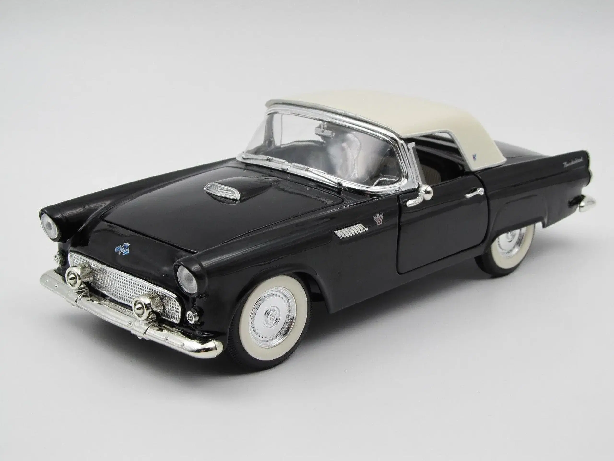 1955 Ford Thunderbird Hardtop 1:18  Farve: Sort