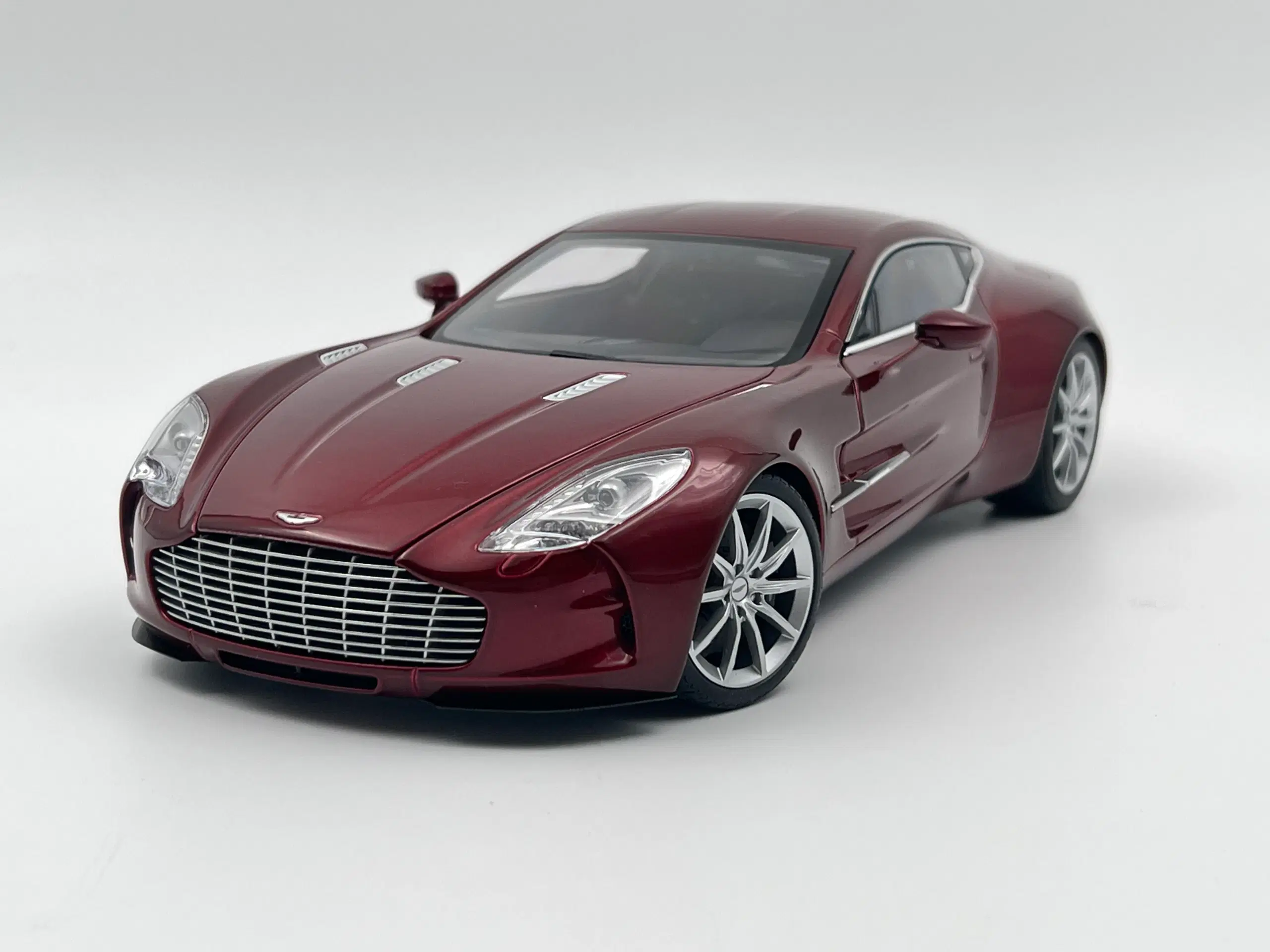 2009 Aston Martin One-77 AUTOart Signature - 1:18