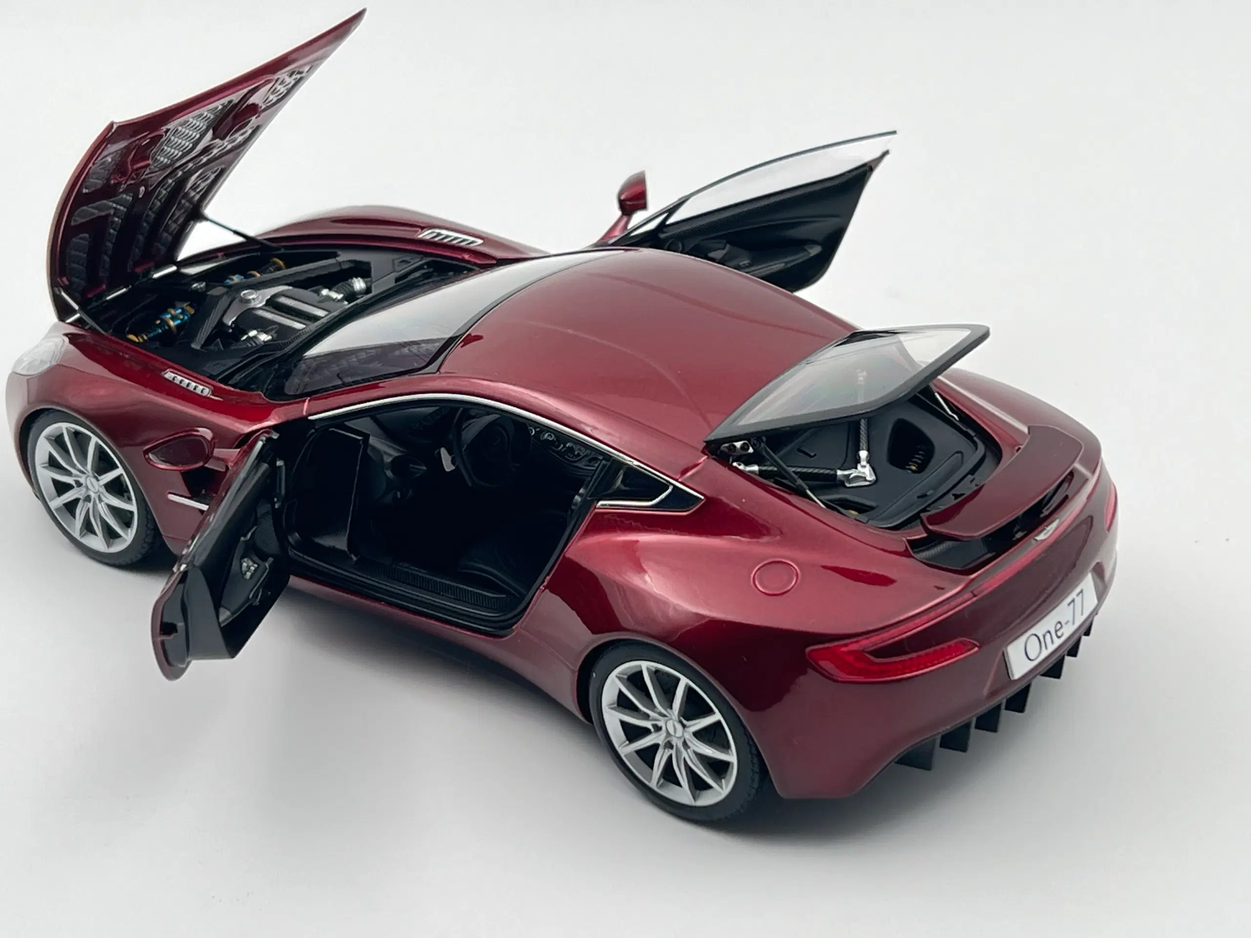 2009 Aston Martin One-77 AUTOart Signature - 1:18